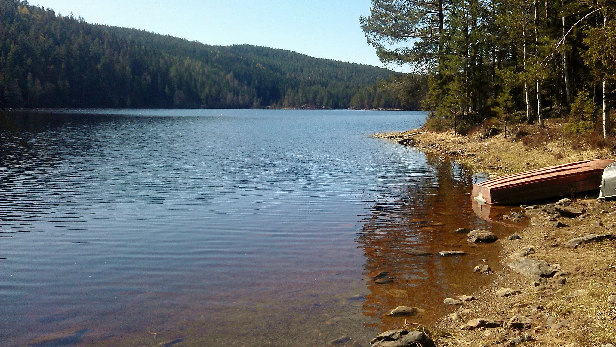 Photo showing: Tævsjøen i Aurskog-Høland kommune, sett fra Gørrvika.