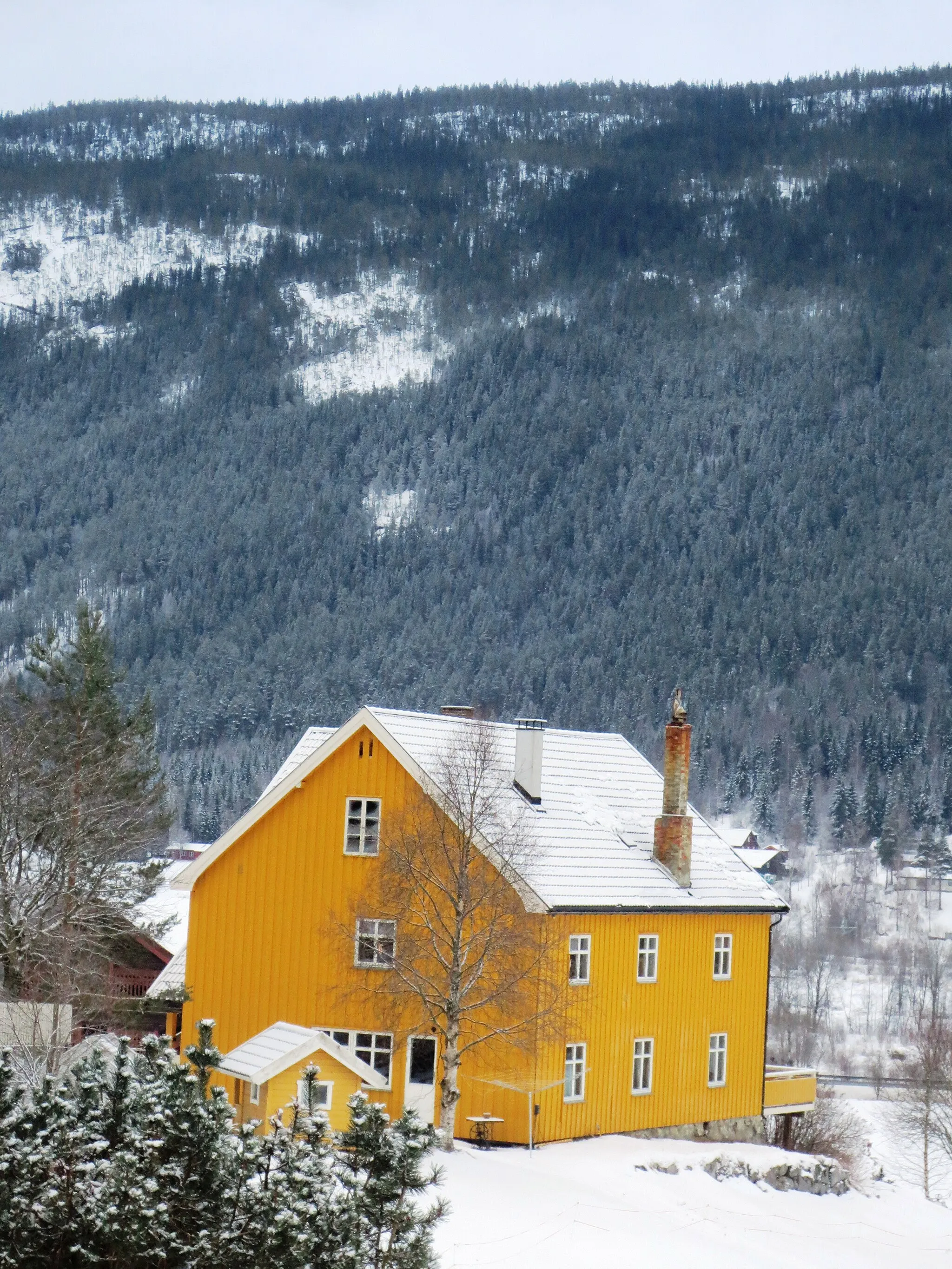 Photo showing: Nubgården ligger umiddelbart sør for Torpo kirkested i Ål kommune, Hallingdal (Buskerud)