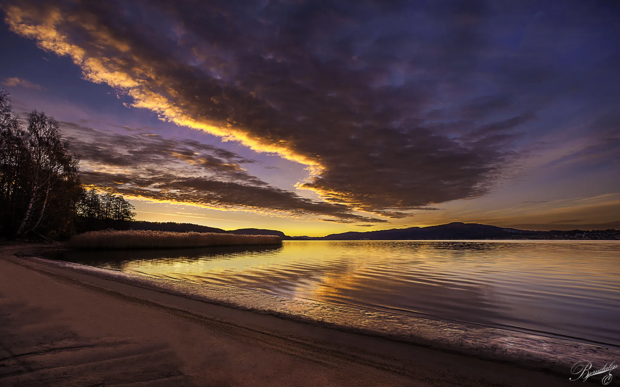 Photo showing: Sunrise over the linnes beach in Buskerud, Norway.