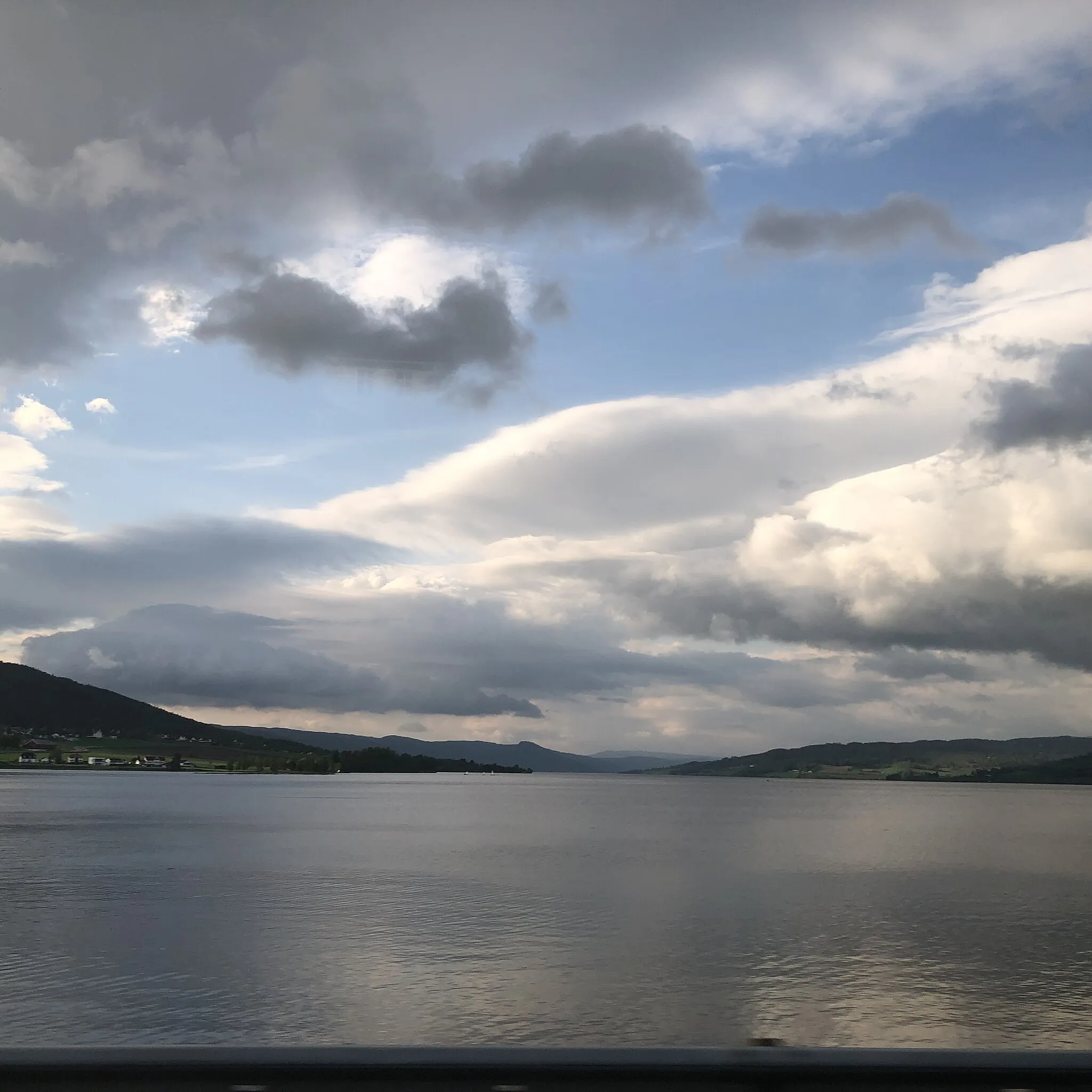 Photo showing: Randsfjorden sett fra Glassverkvegen ved Hadeland Glassverk, Jevnaker