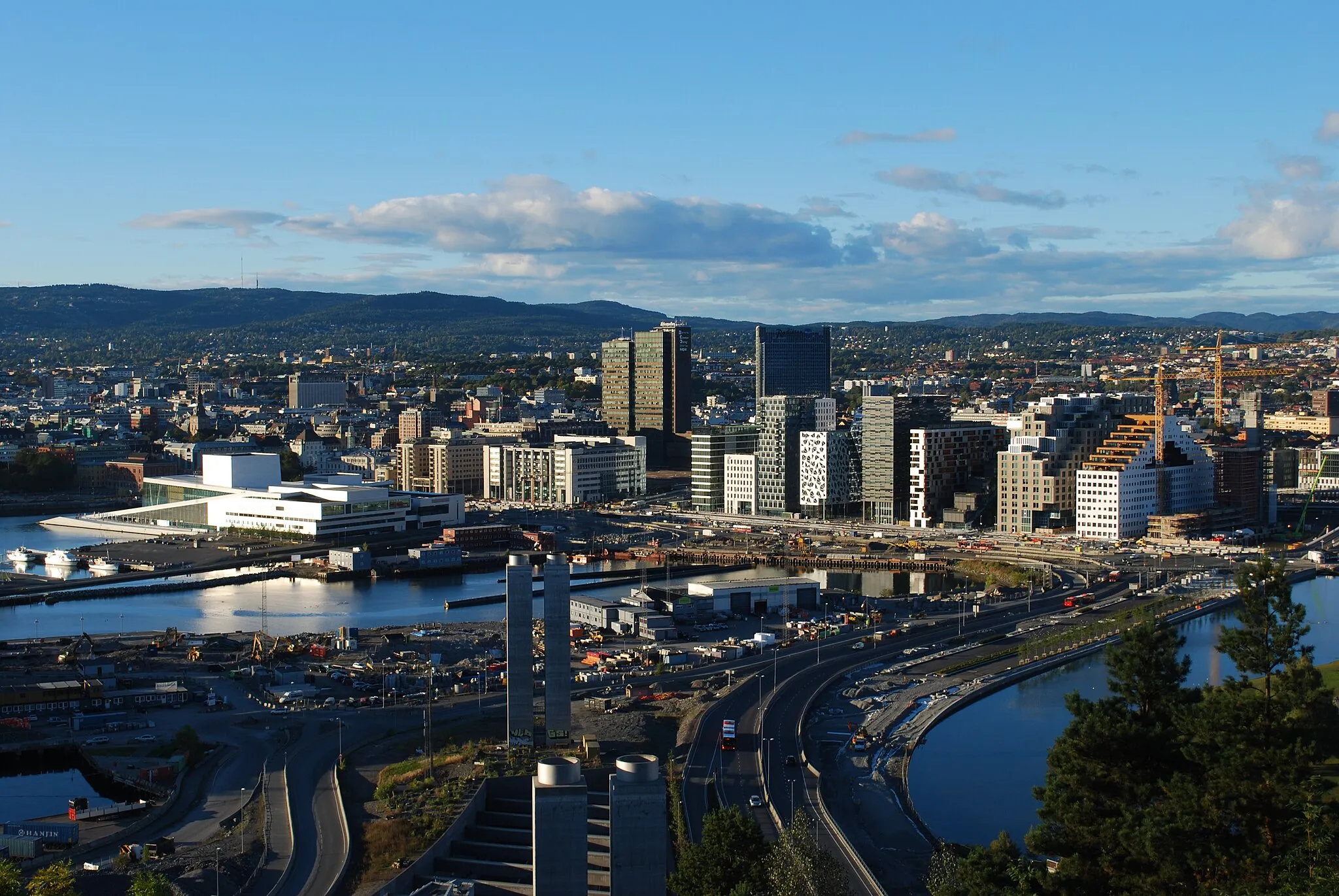 Photo showing: The Barcode building complex and Oslo Opera house seen from Ekeberg