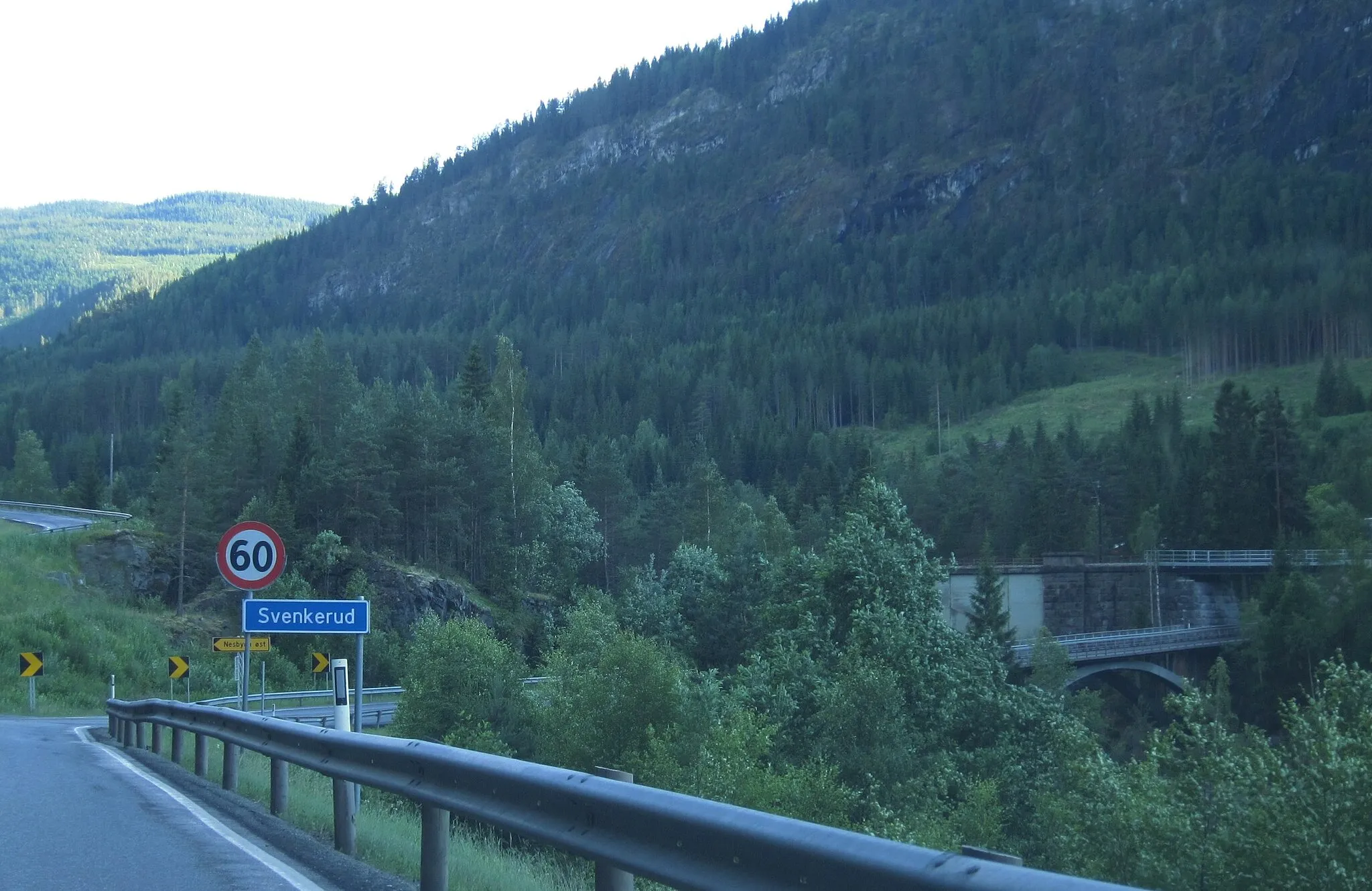 Photo showing: Route 7 and Bergensbanen railway at Svenkerud, Buskerud, Norway