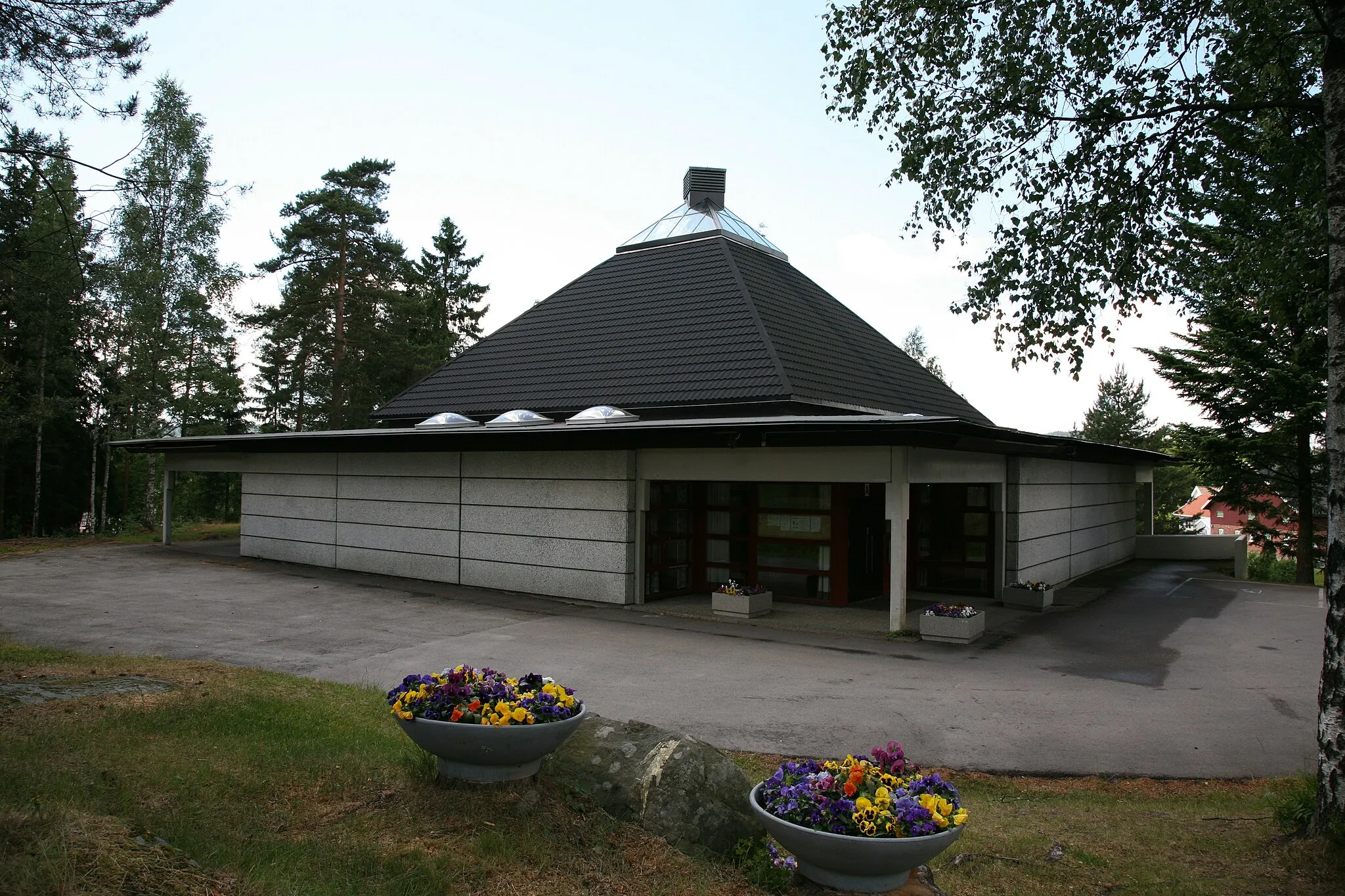 Photo showing: Skårer church in Lørenskog, Akershus, Norway