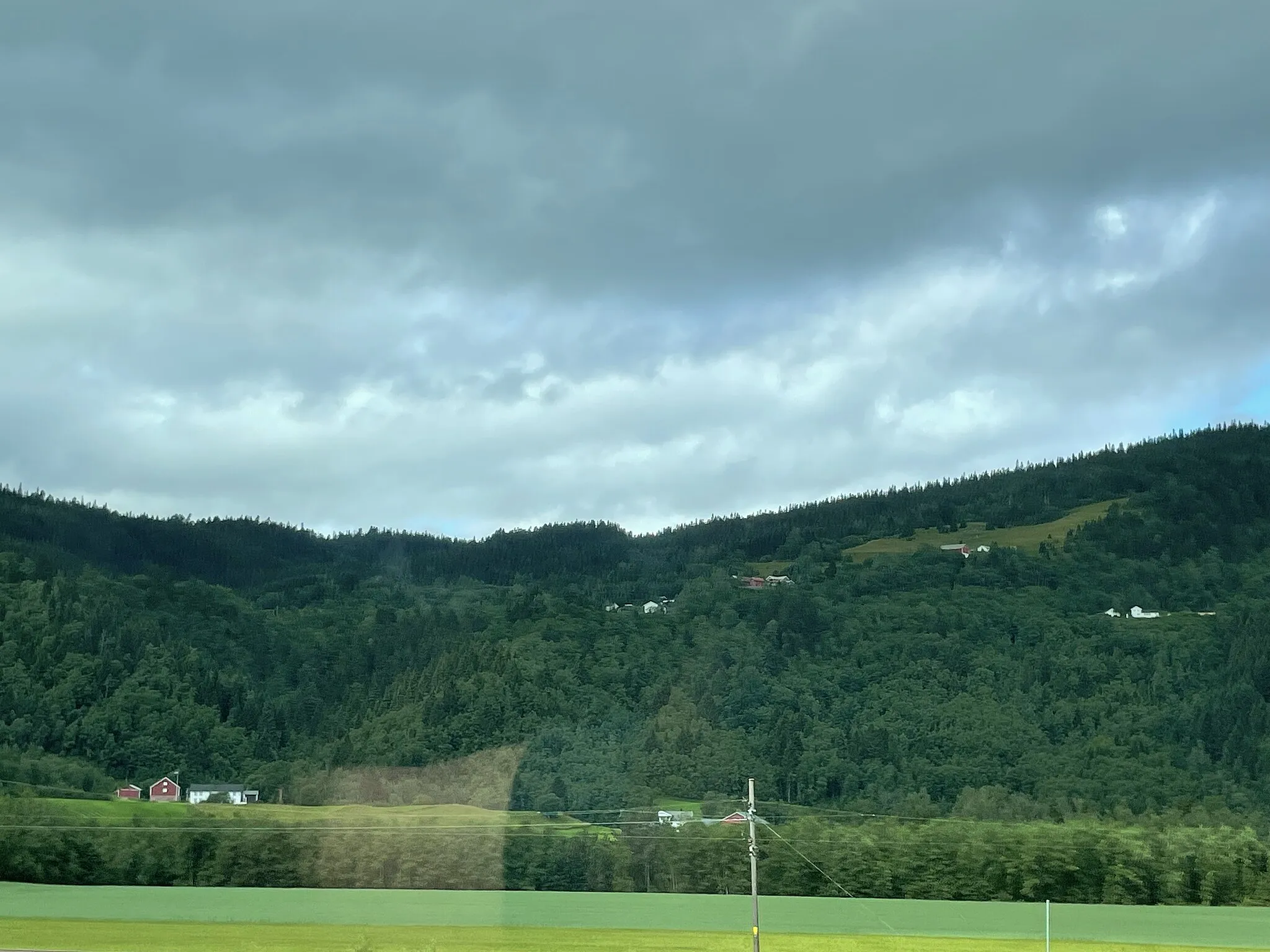 Photo showing: Grinnisvegen og Nordtømmesvegen sett fra Lundamovegen (E6), Lundamo i Melhus kommune