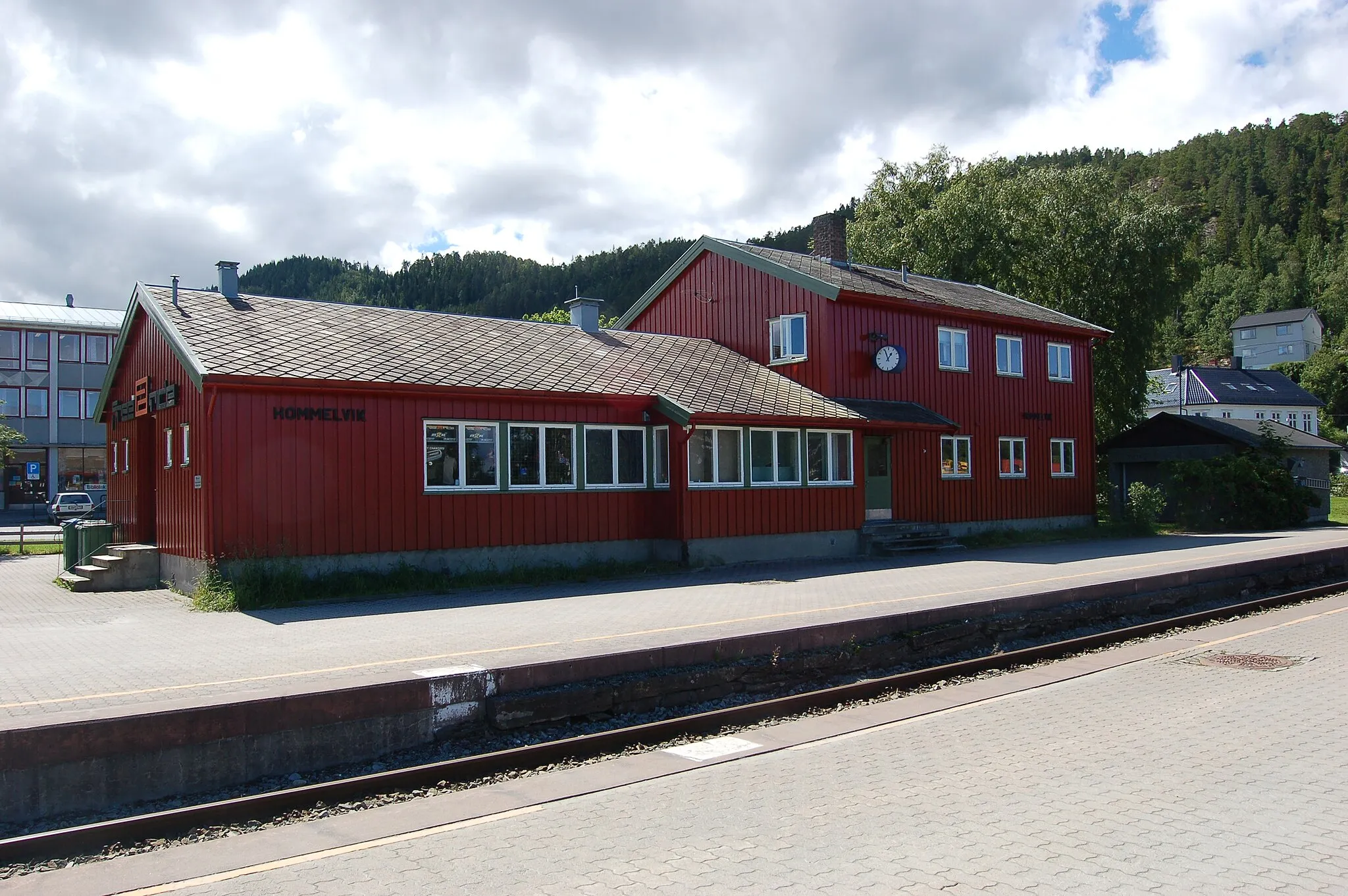 Photo showing: Hommelvik Station on Nordlandsbanen, in Malvik, Norway.