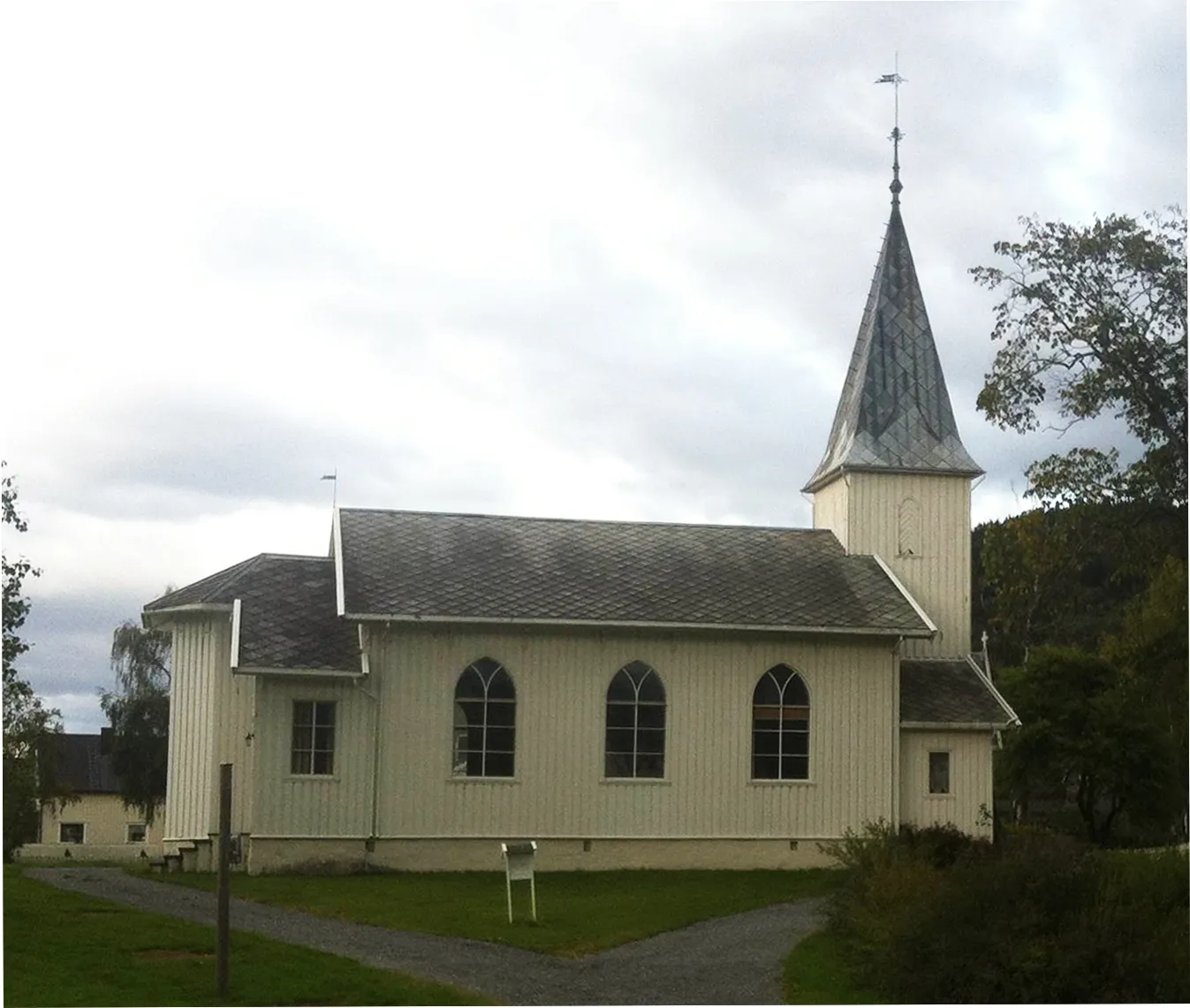Photo showing: Orkanger kirke fotografert i 2013