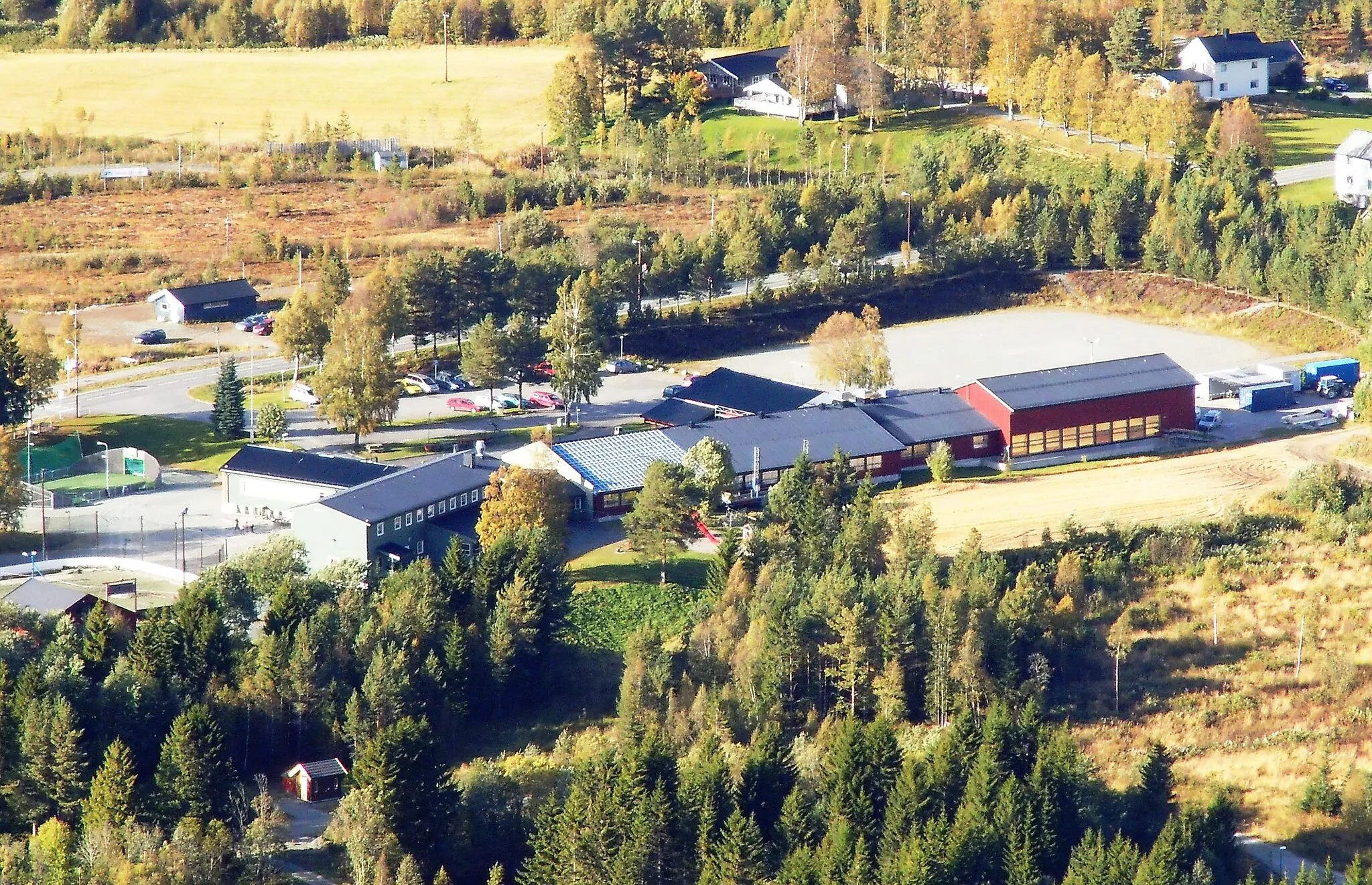 Photo showing: The elementary school in Korsvegen. The photo is taken in september 2012.