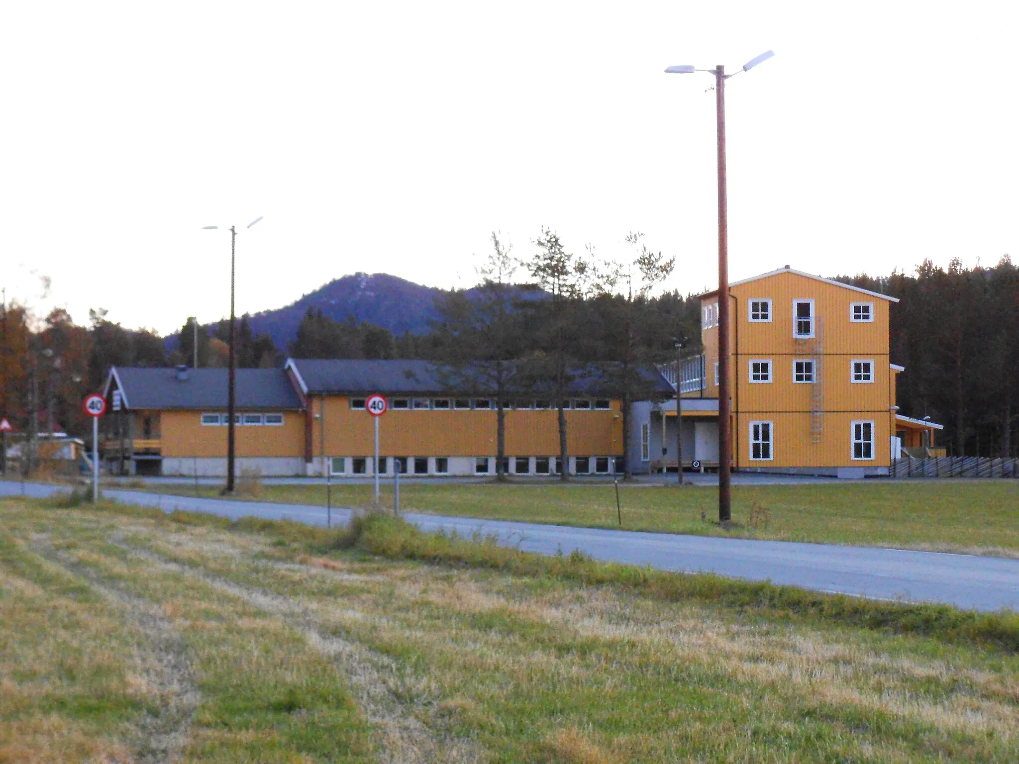 Photo showing: Gåsbakken skole. An elementary school in Gåsbakken, Melhus.