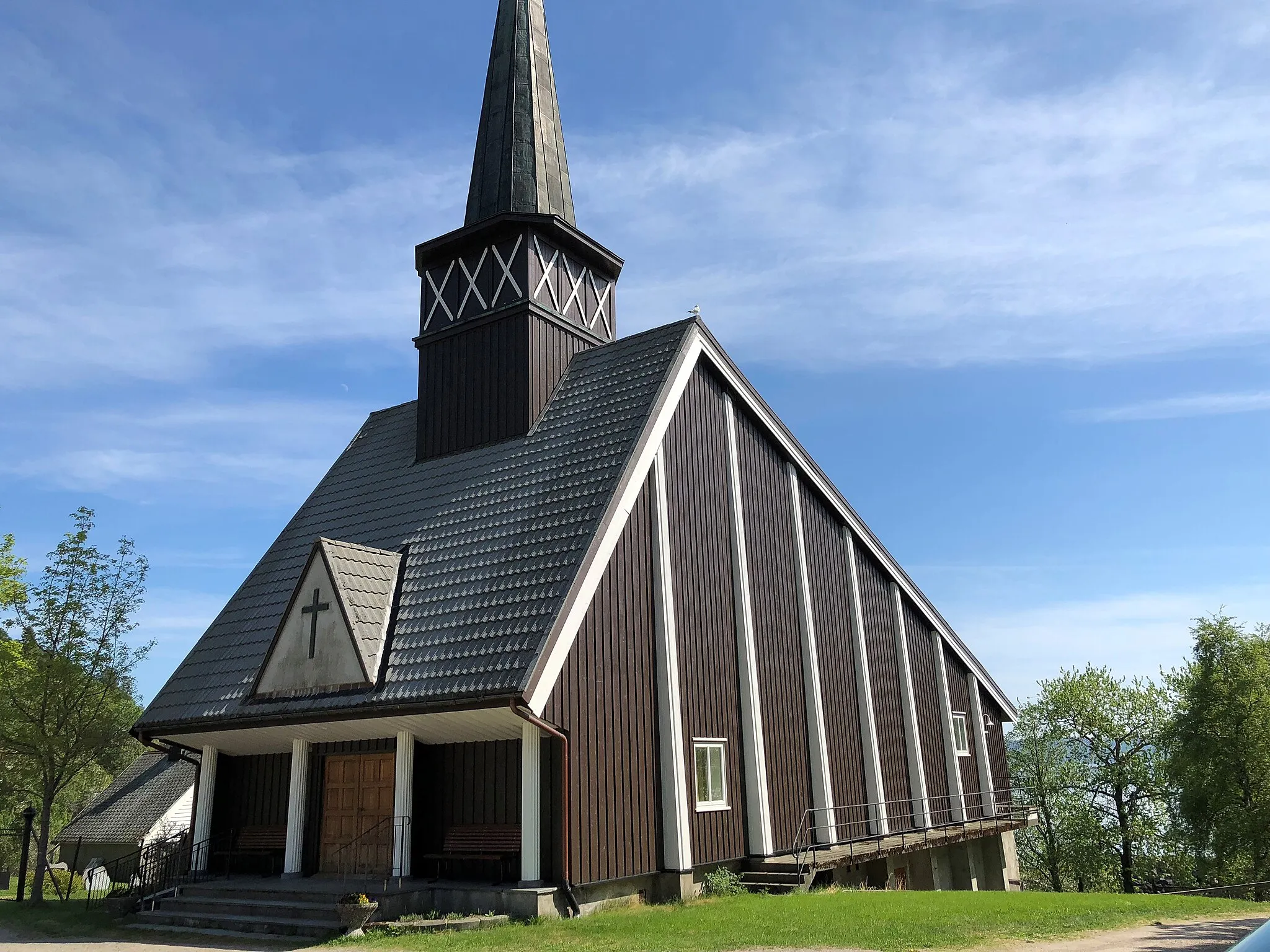 Photo showing: Follafoss Church in Follafoss, Trøndelag, Norway. Built 1954.