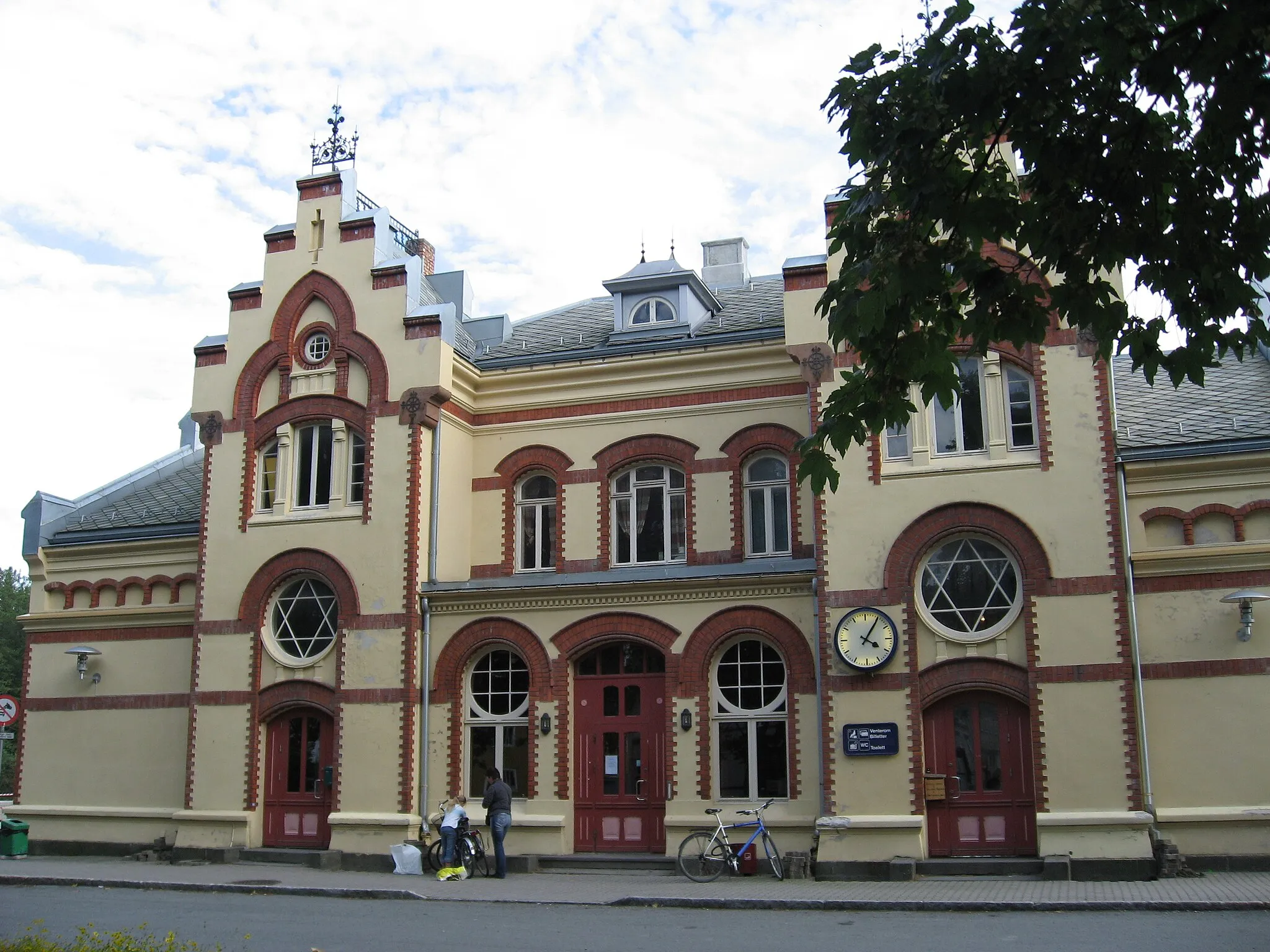 Photo showing: Levanger Station, Levanger, Norway. 2006-09-02 by Alan Ford.