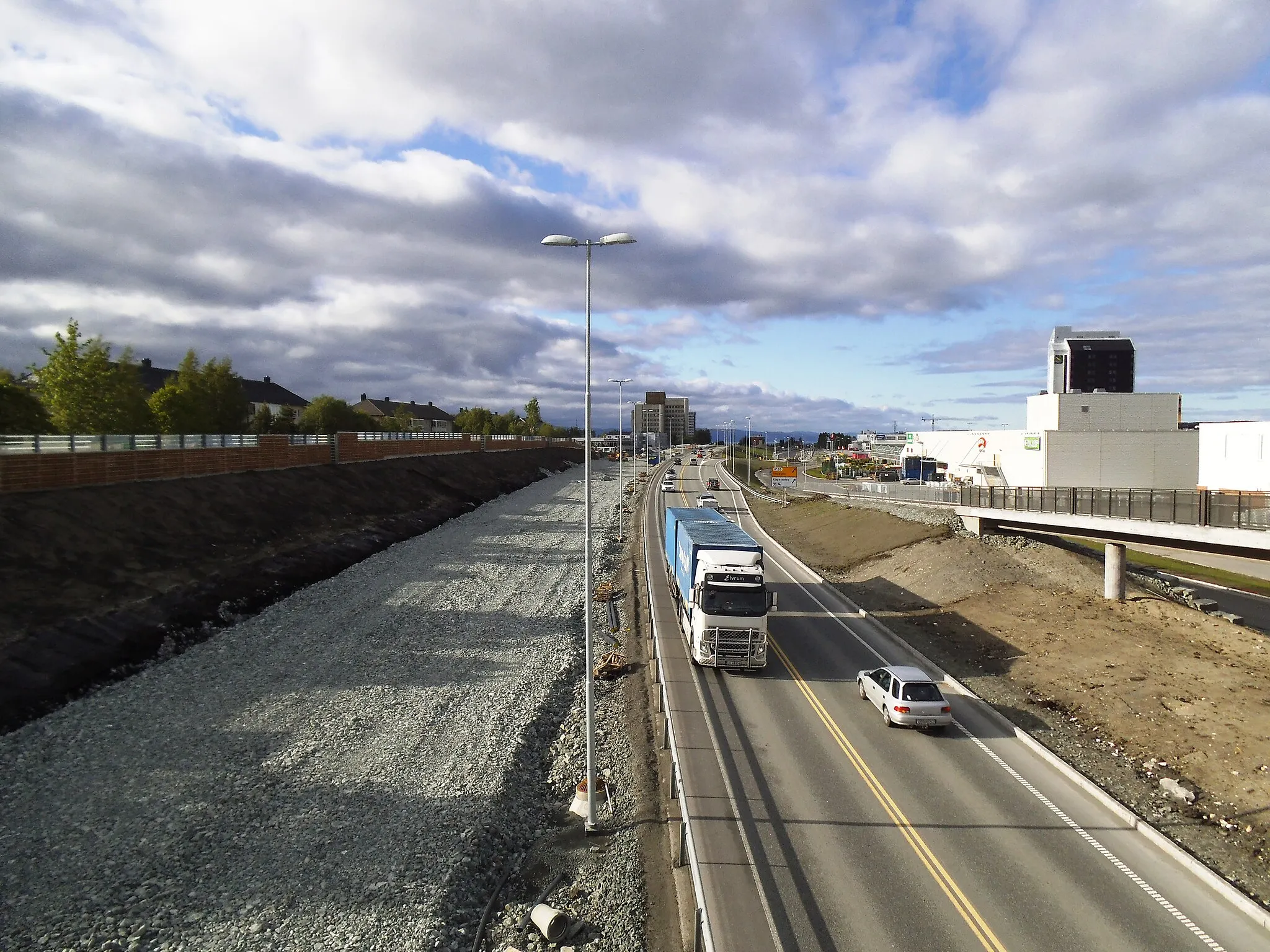 Photo showing: Construction of a new highway in Tiller, Trondheim. Towards Trondheim. You can see Quality Hotel on the right side.