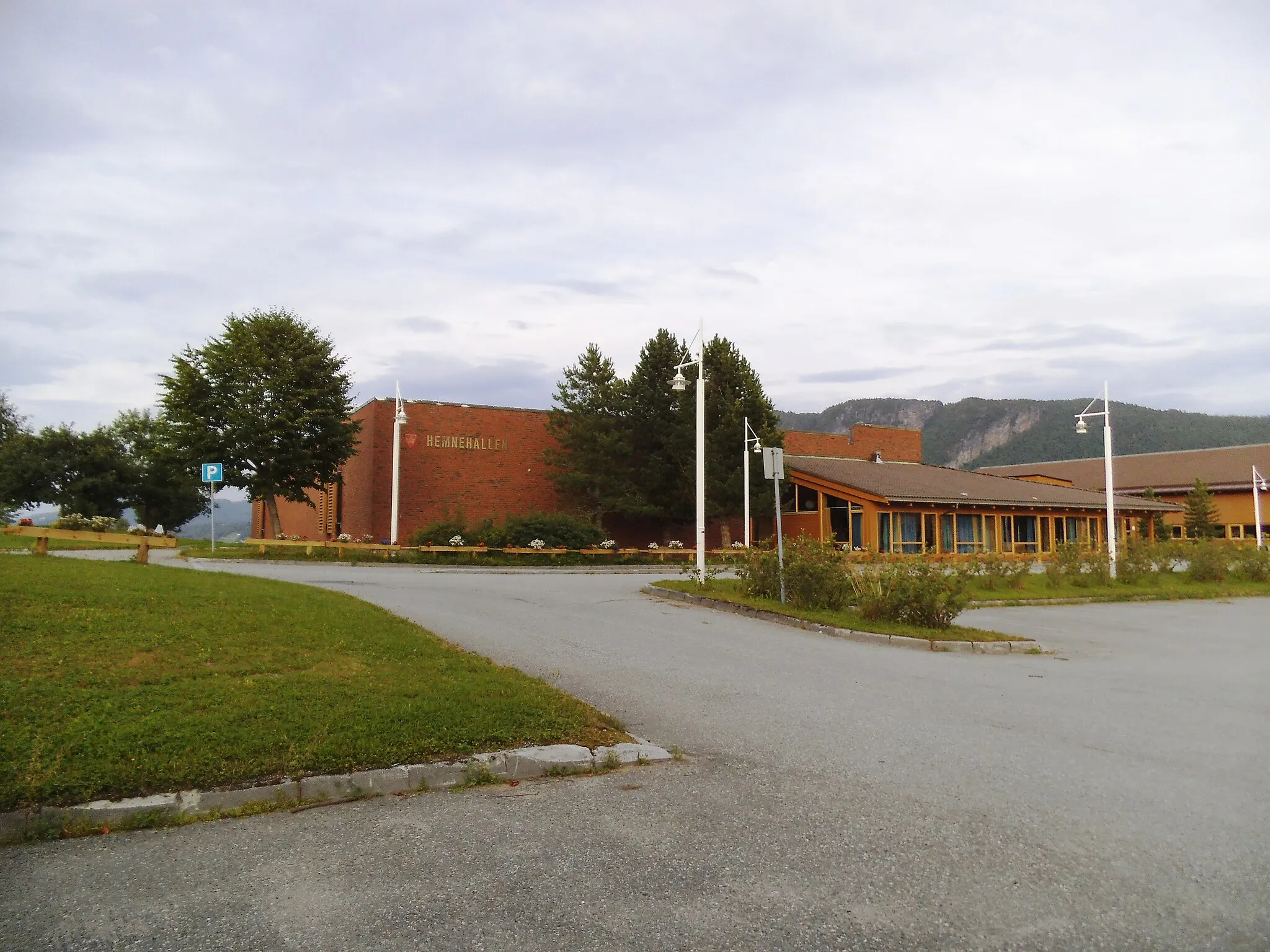 Photo showing: Hemnehallen. A sports arena in Hemne, Norway.