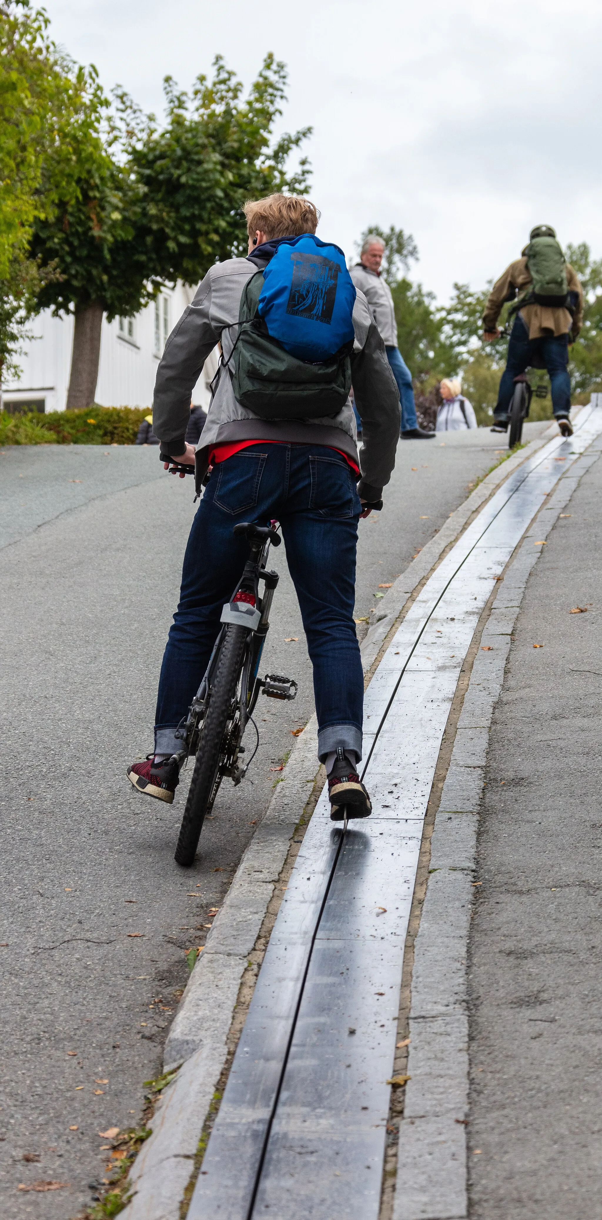 Photo showing: Bicycle lift, Trondheim, Norway