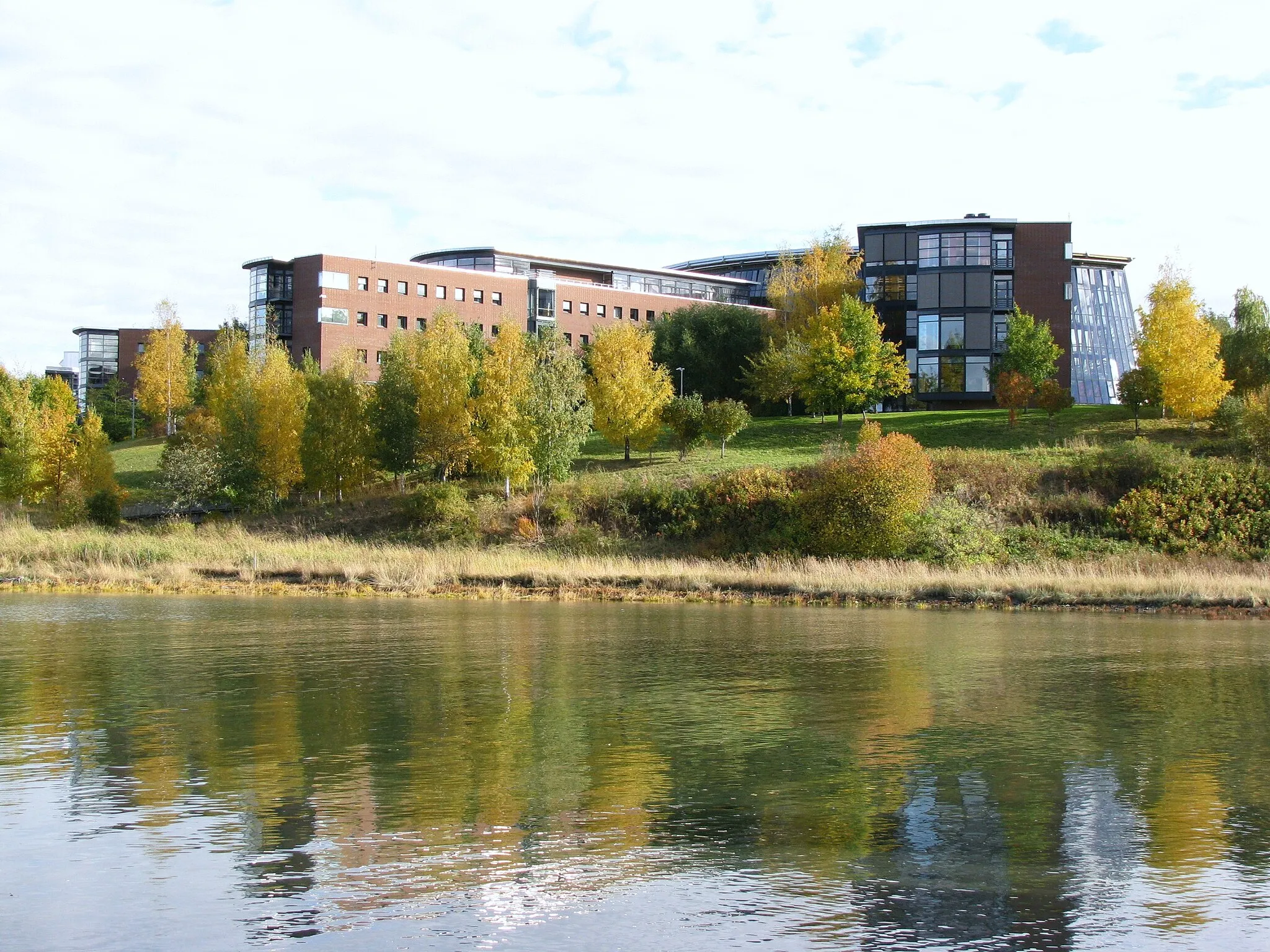 Photo showing: Statoil building at Rotvoll, Trondheim, Norway. Part of the research department in Statoil.