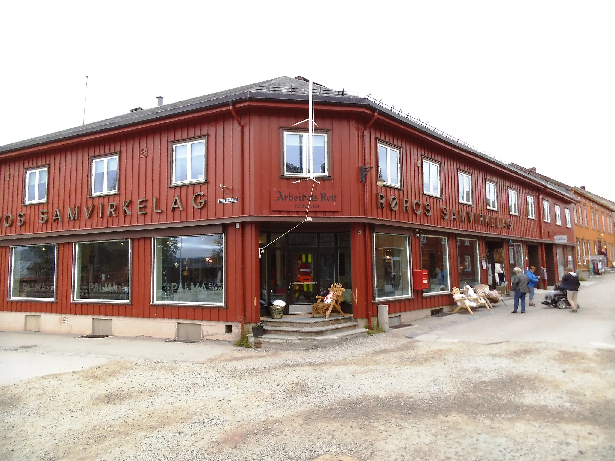 Photo showing: A building in Røros, Norway. The newspaper "Arbeidets rett" is located there.