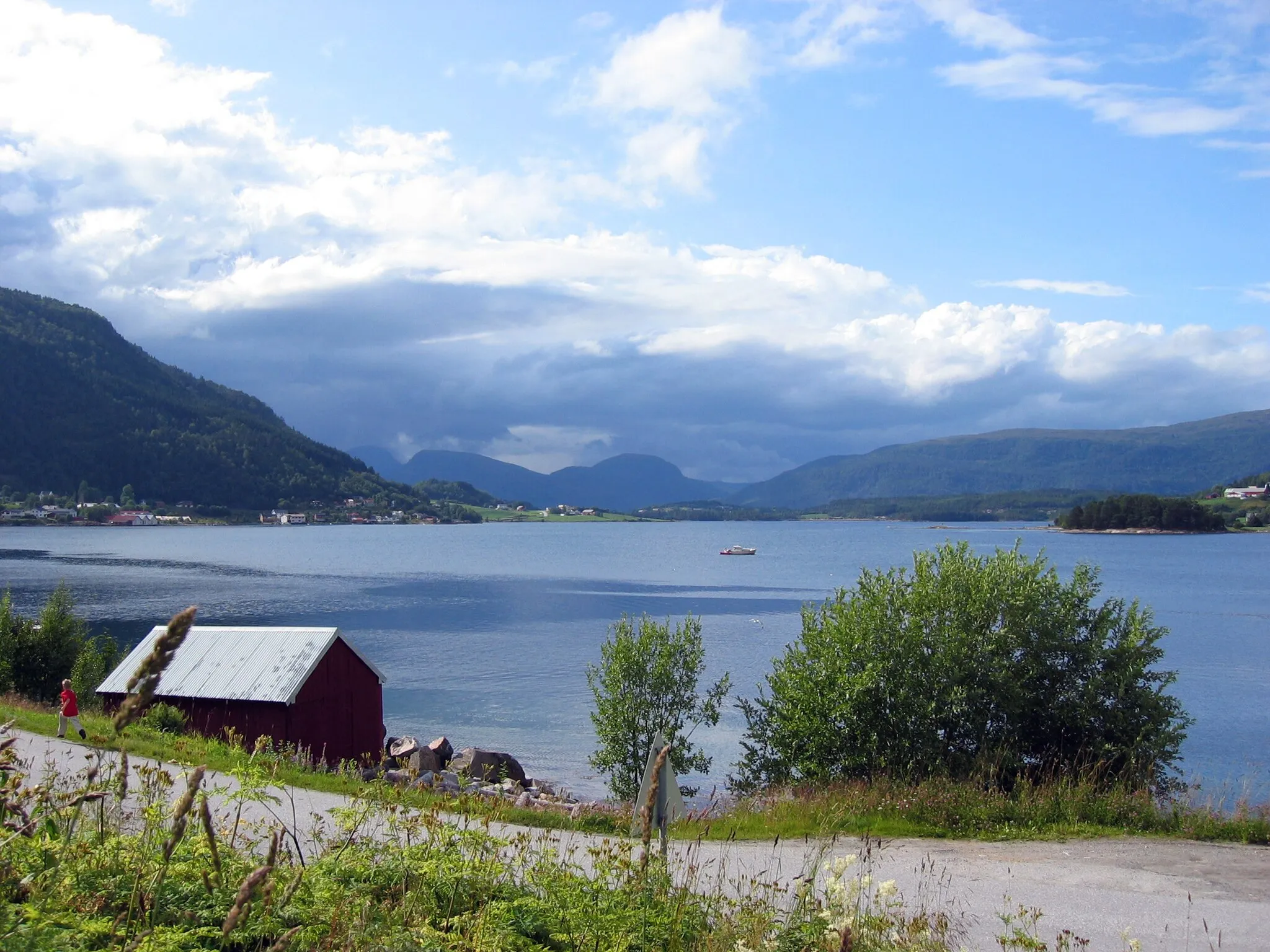 Photo showing: Valsøyfjord i Halsa kommune