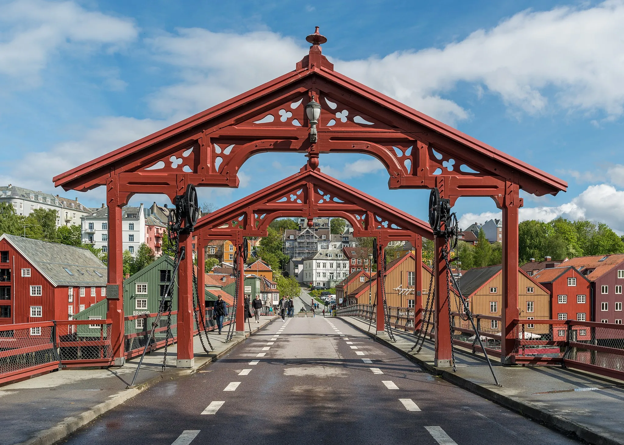 Photo showing: The Lykkens Portal, located on Gamle Bybro, Trondheim, West view