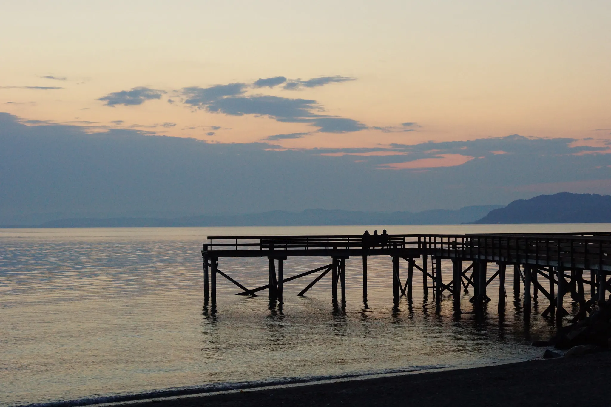 Photo showing: 500px provided description: Pretty sunset by the sea in Trondheim, Norway [#Nature ,#Landscape ,#Beach ,#Water ,#Photography ,#Landscapes ,#Sky ,#Sunset ,#Sea ,#Mountain ,#Mountains ,#Evening ,#Norway ,#Hills ,#DSLR ,#Skies ,#DSLR Photography]