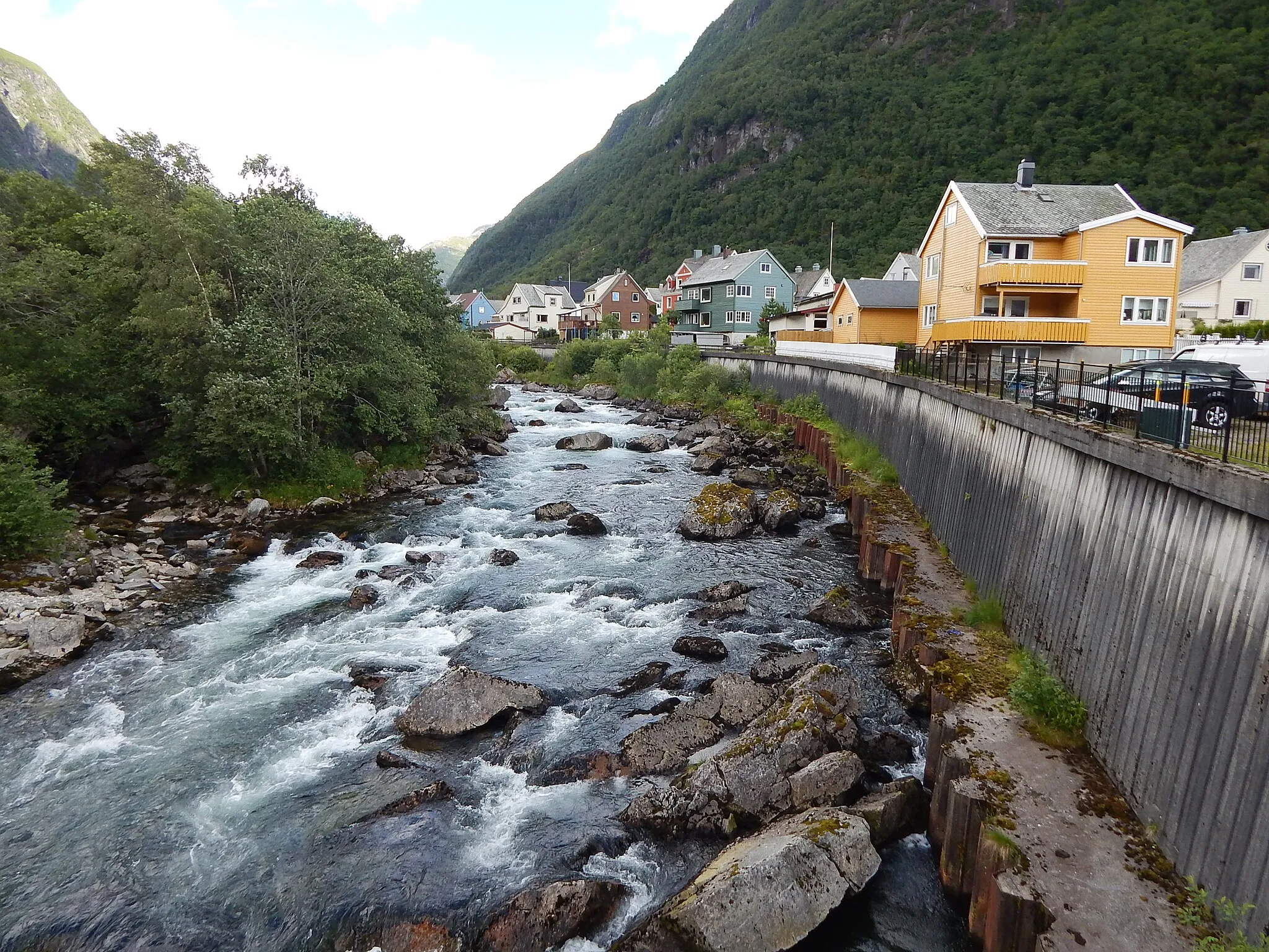 Photo showing: Dalelva i Høyanger