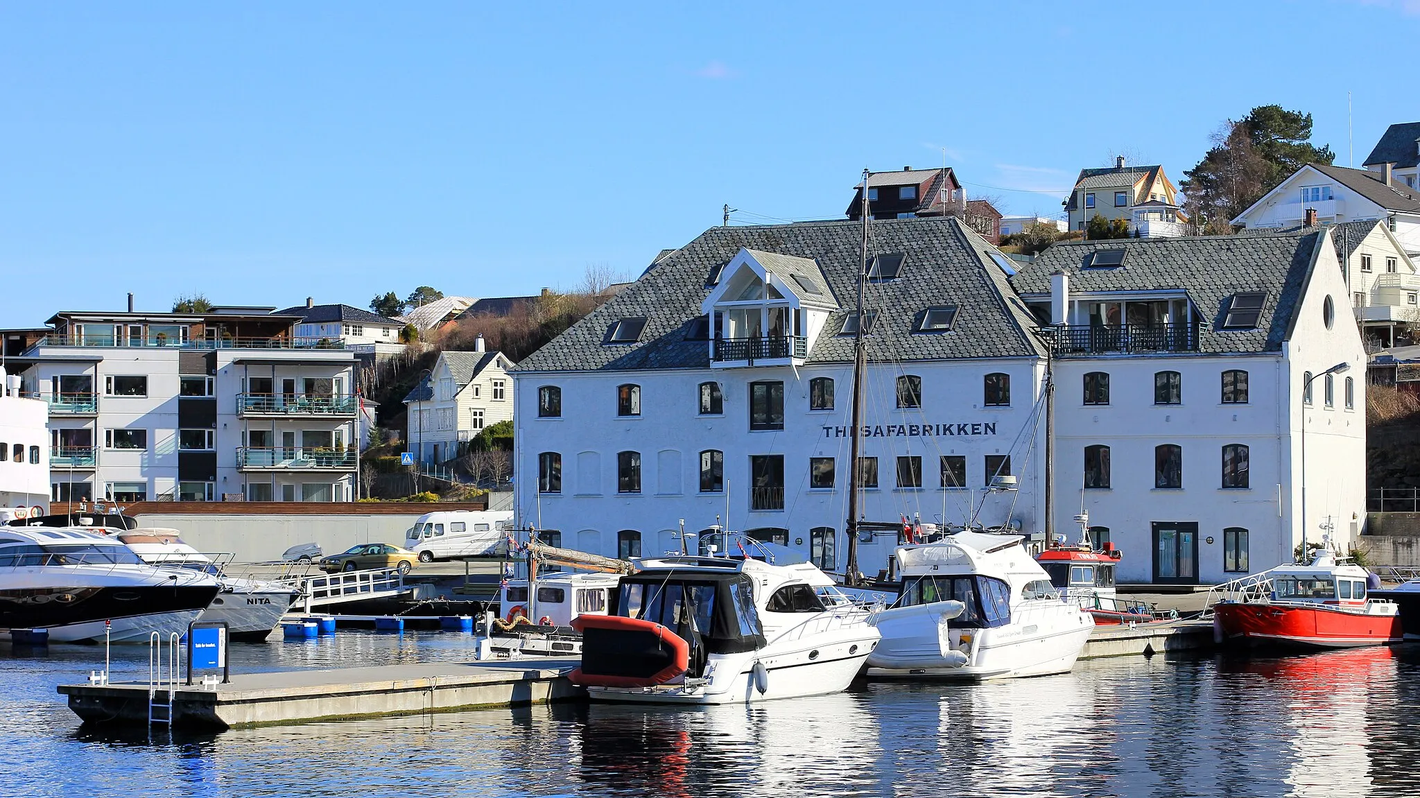 Photo showing: Thisafabrikken, Leirvik