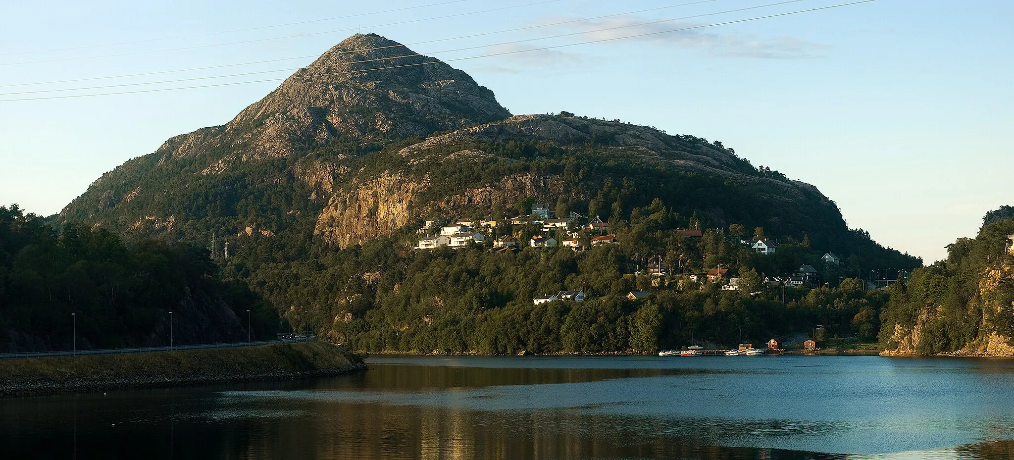 Photo showing: Mt. Lyderhorn, in Bergen, Norway. Handheld panorama.