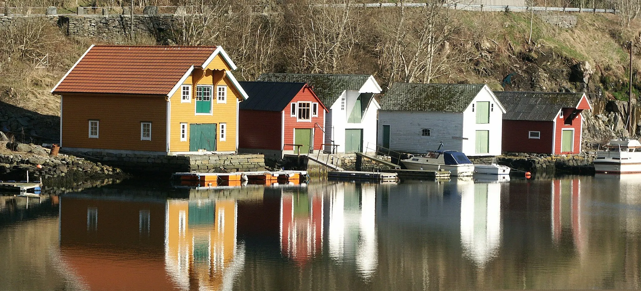 Photo showing: Boat houses at Bildøy, Sotra near Bergen, Norway.