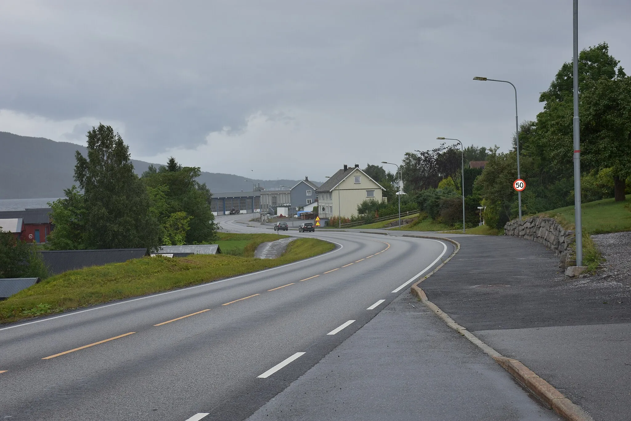 Photo showing: E39 gjennom Hjelset i Molde kommune