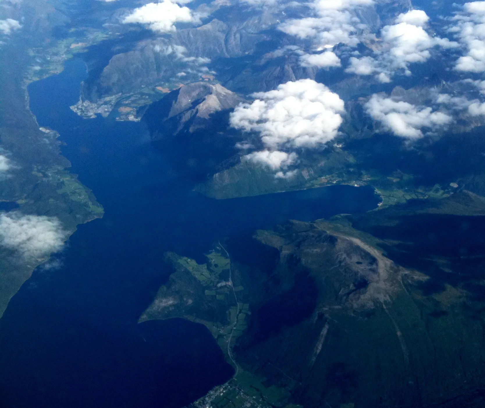 Photo showing: View of Romsdalsfjorden and Åndalsnes