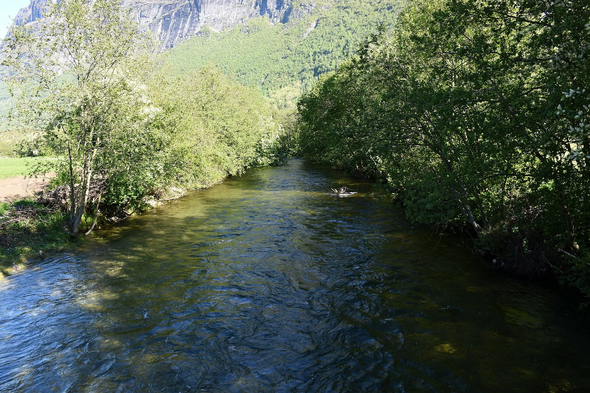 Photo showing: Elven Grøa nedstrøms fra (nord for) Grøavegen