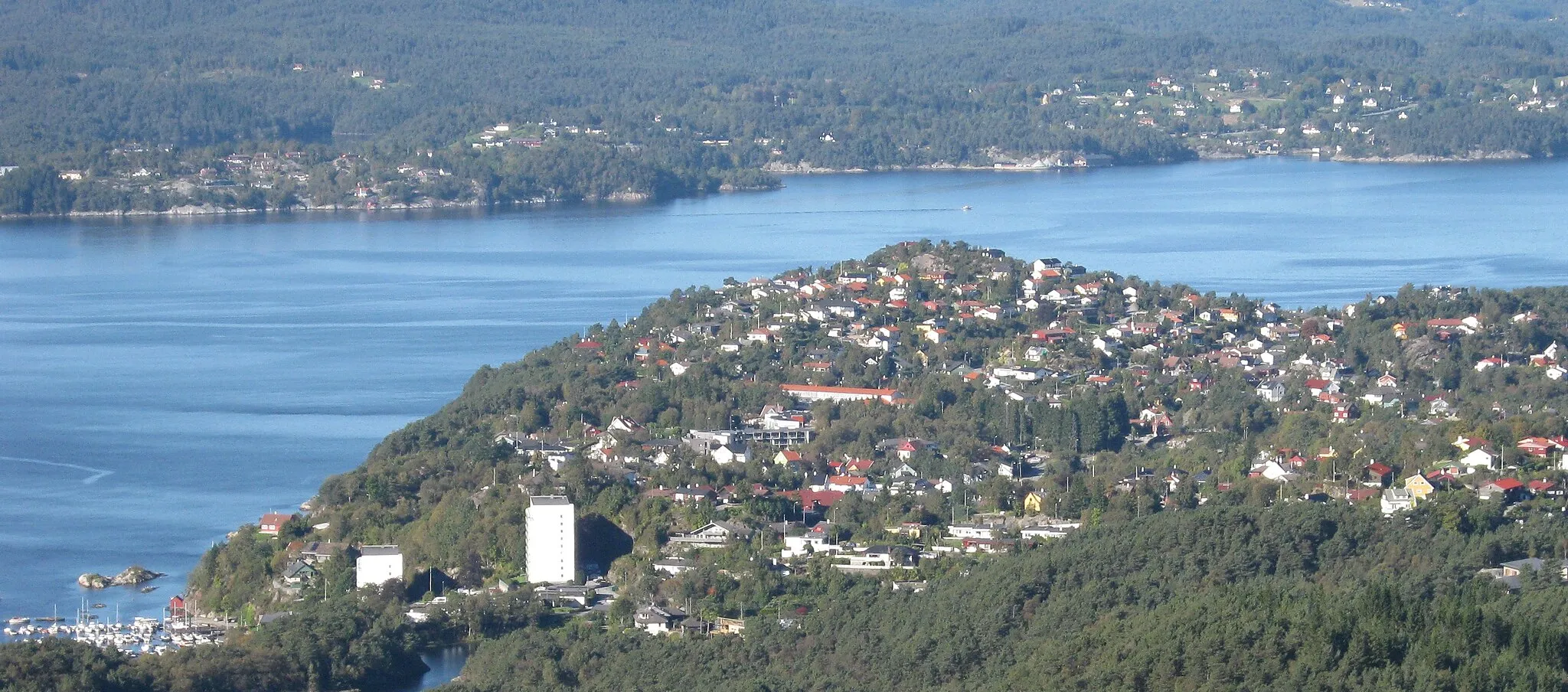 Photo showing: Tertnes, Bergen, Norway. In the background is the fjord Byfjorden, and at the top of the picture, the island Askøy.