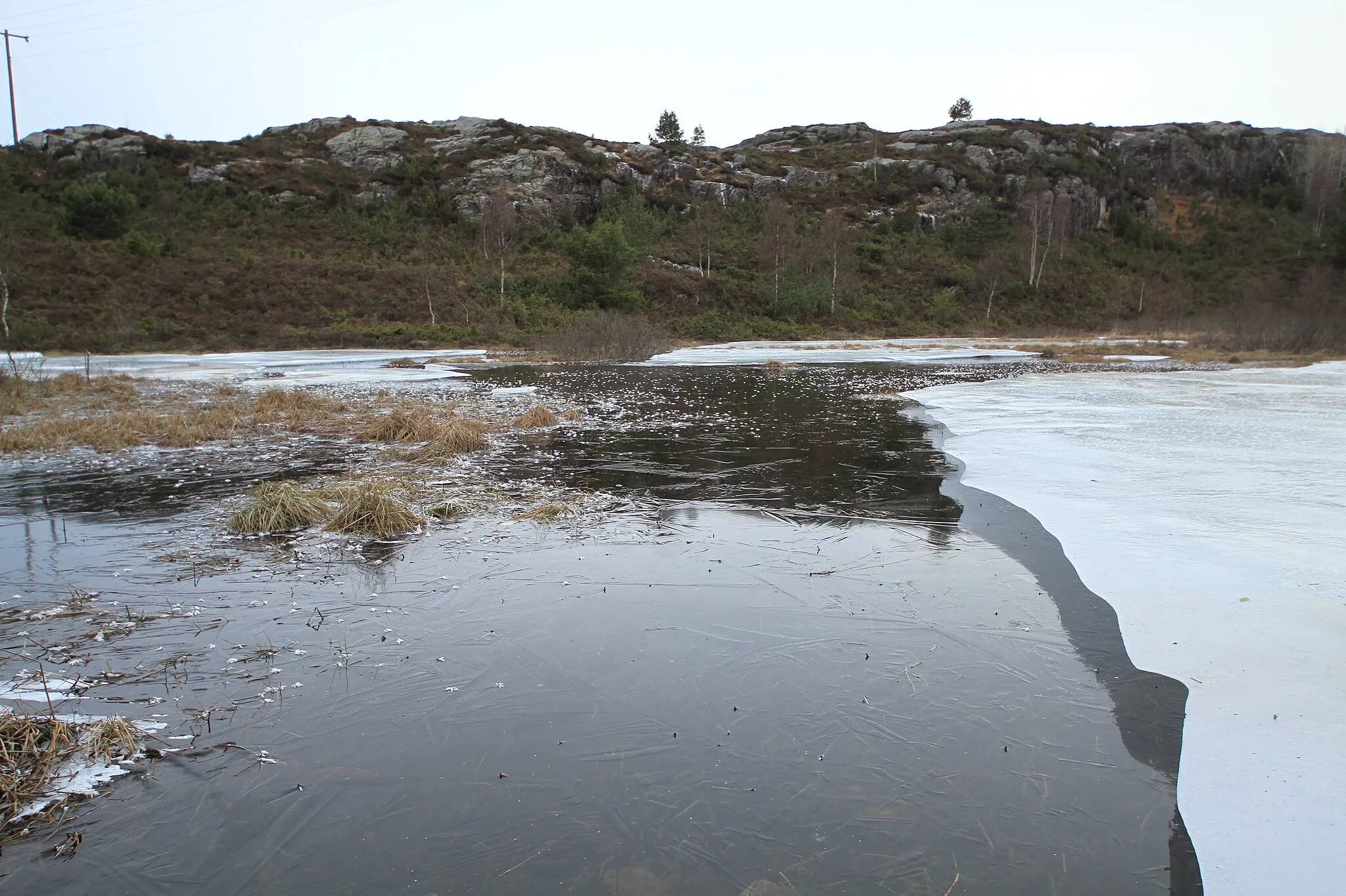 Photo showing: Ebbesvikvatnet, Fjell, Lille Sotra, Hordaland, Norway