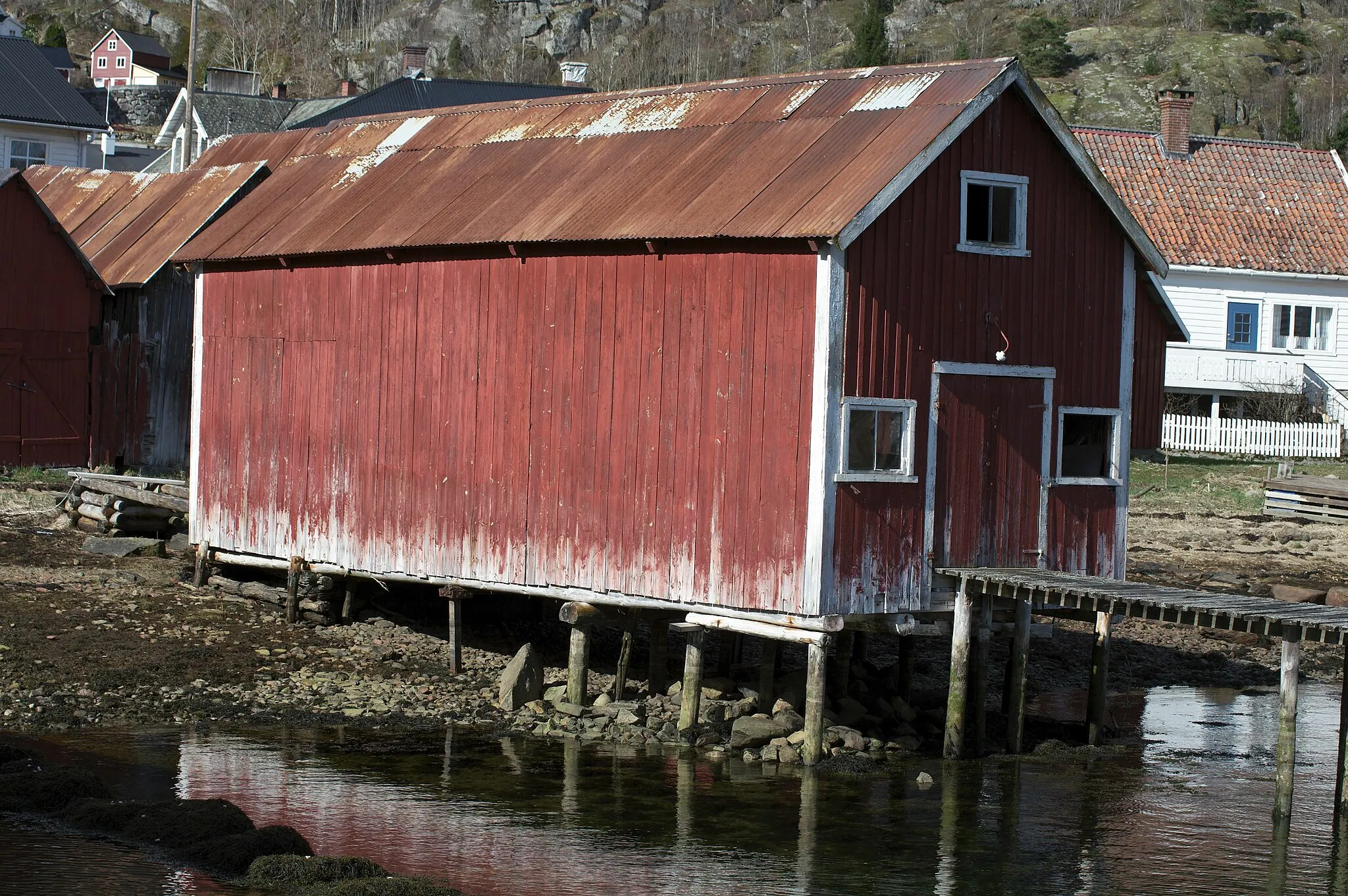 Photo showing: Building in Solvorn 2012.