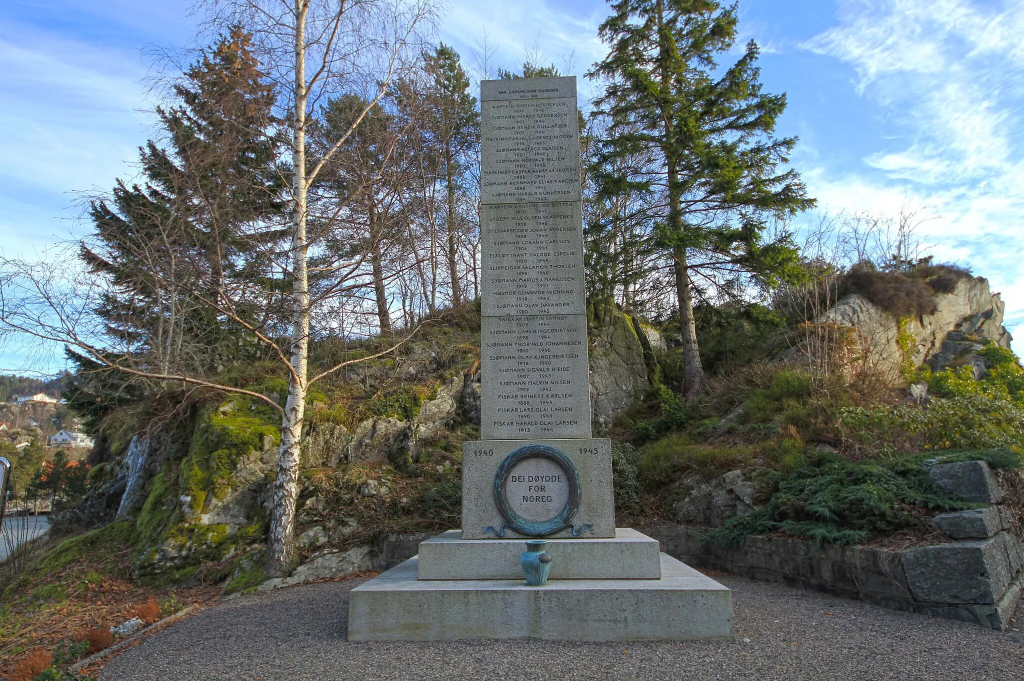 Photo showing: WW2 memorial