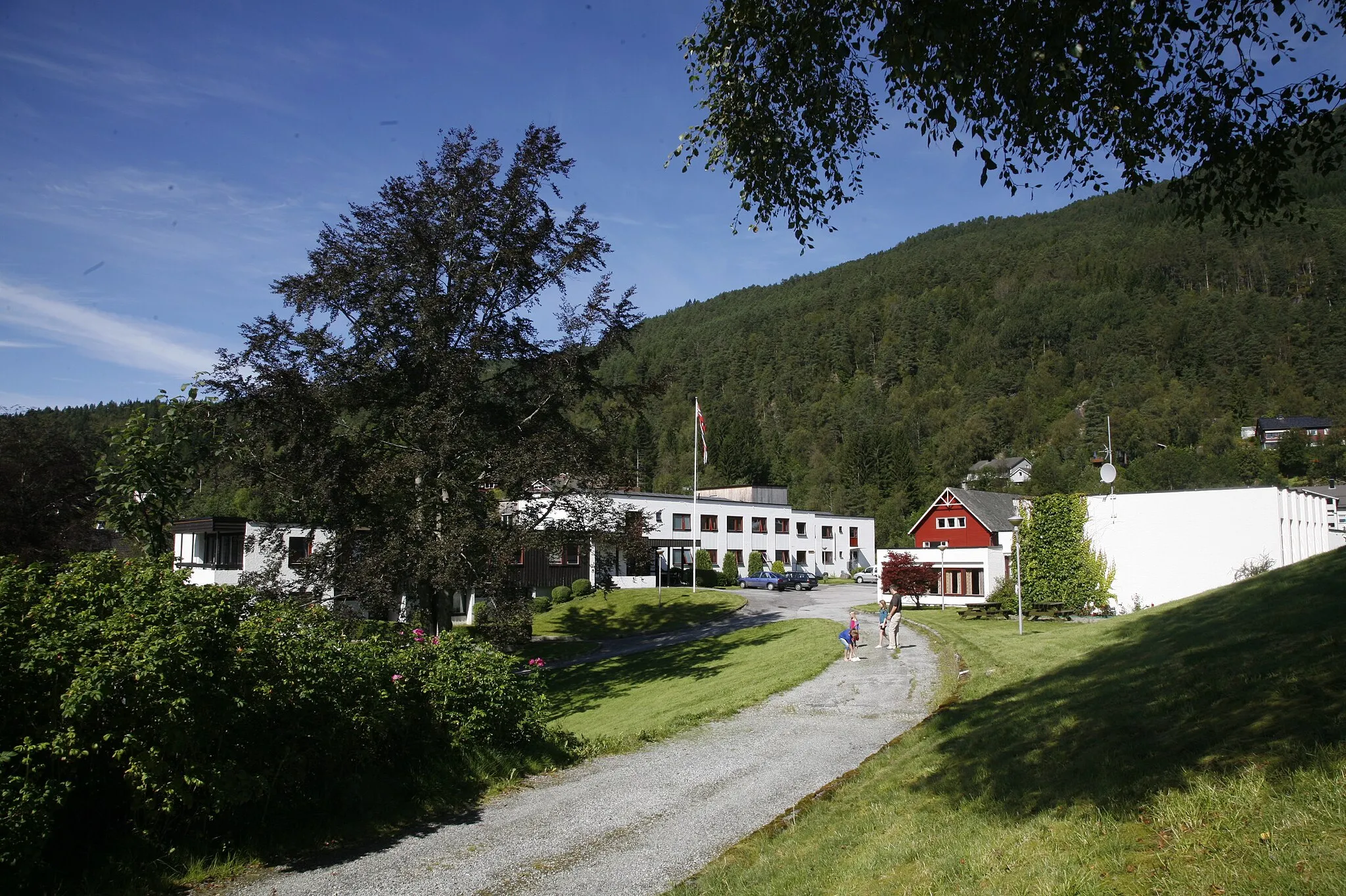Photo showing: exterior sunnfjord folk school