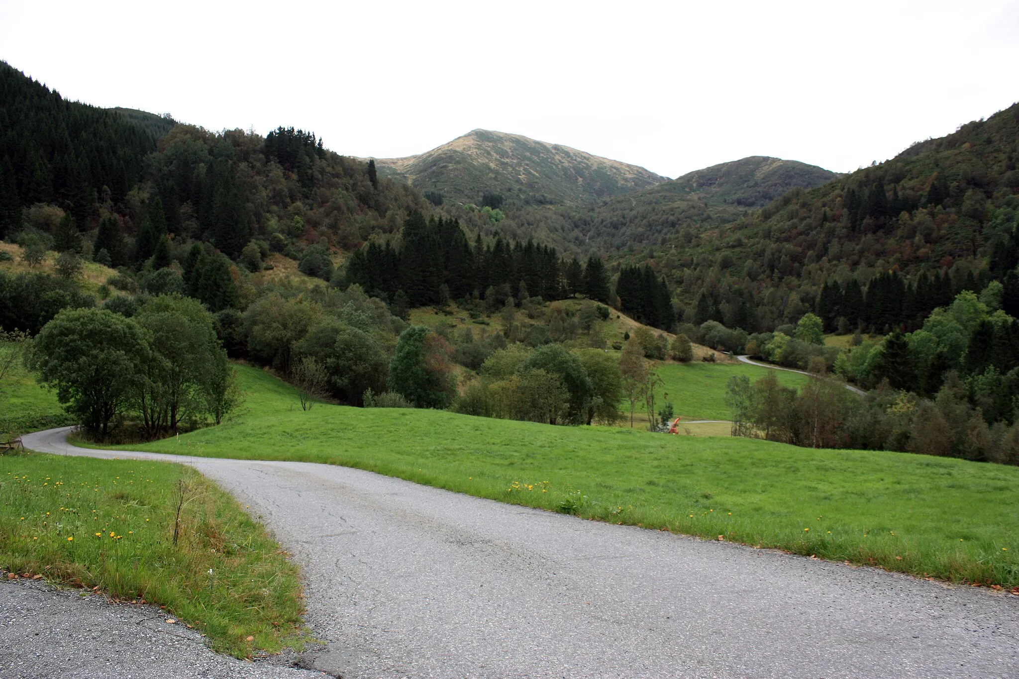 Photo showing: Øvstebøvegen, Fana, Bergen.