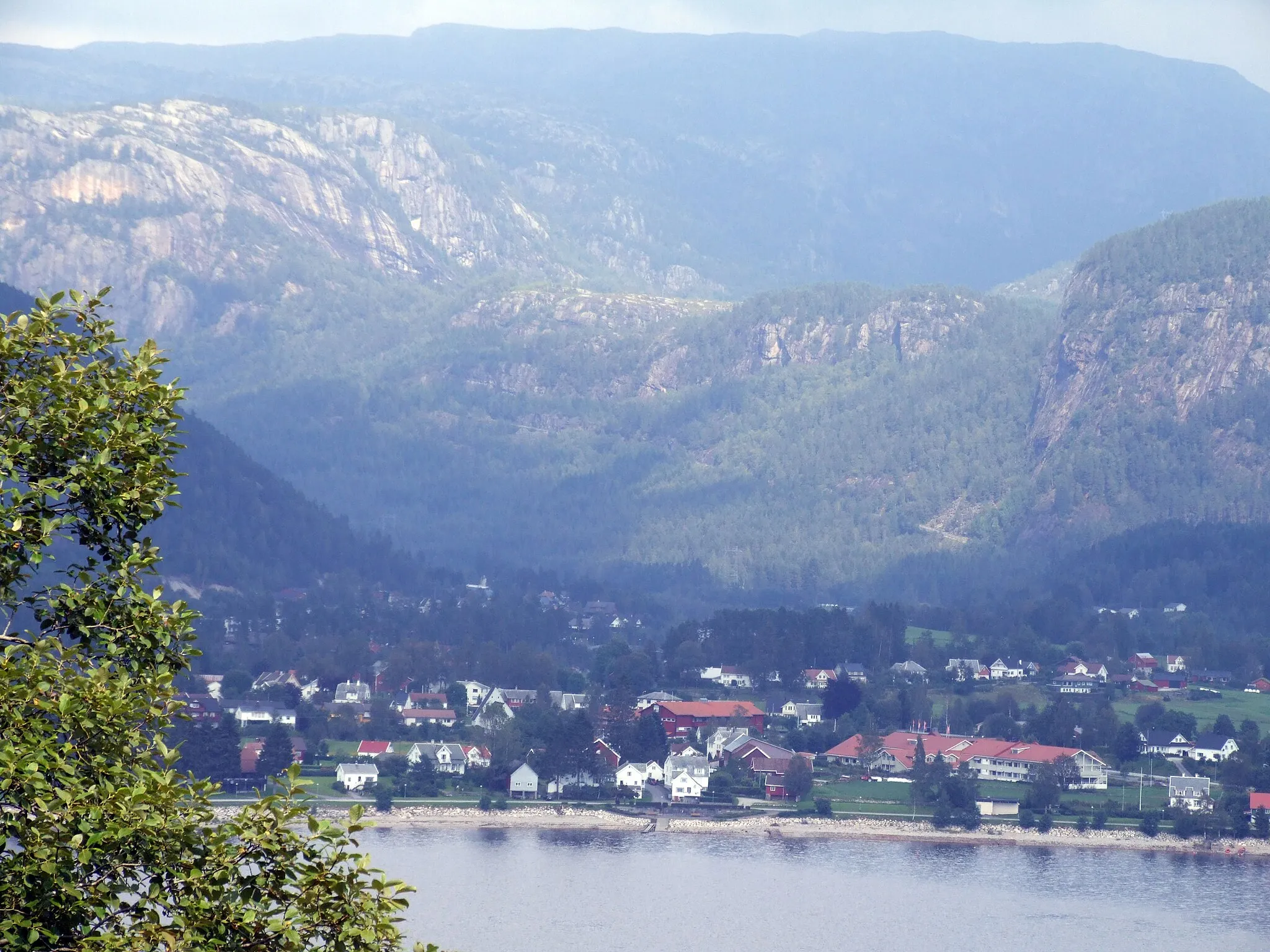 Photo showing: Not Sira close to Flekkefjord in Vest-Agder, Norway, but rather Tonstad