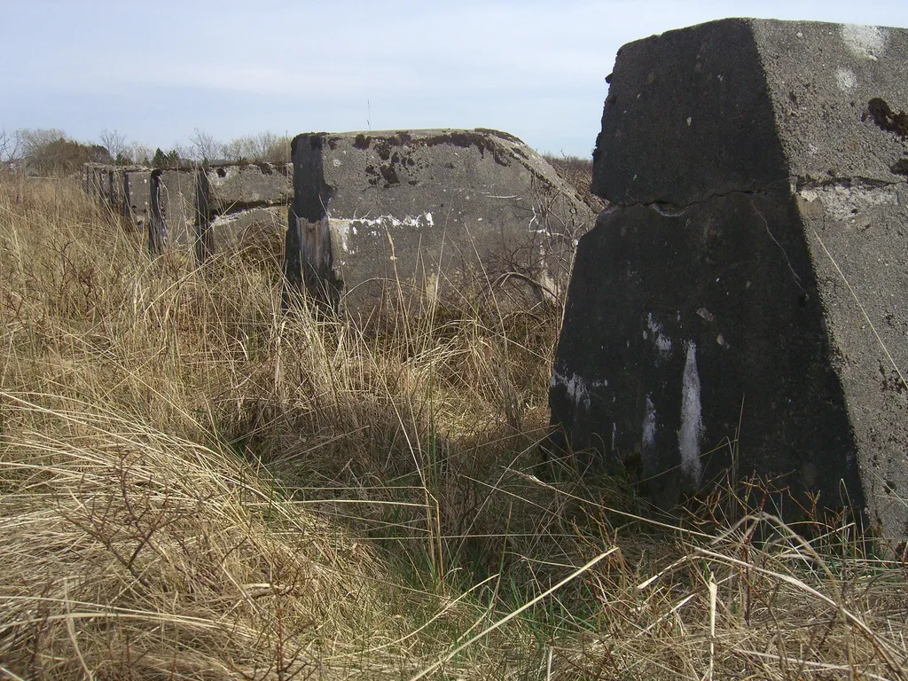 Photo showing: German anti-tank installations - «Hitler teeth» - from WWII at Brusand, Jæren, Norway. Their purpose were to avoid an invasion from the sea on the wide, sandy beaches of Jæren.