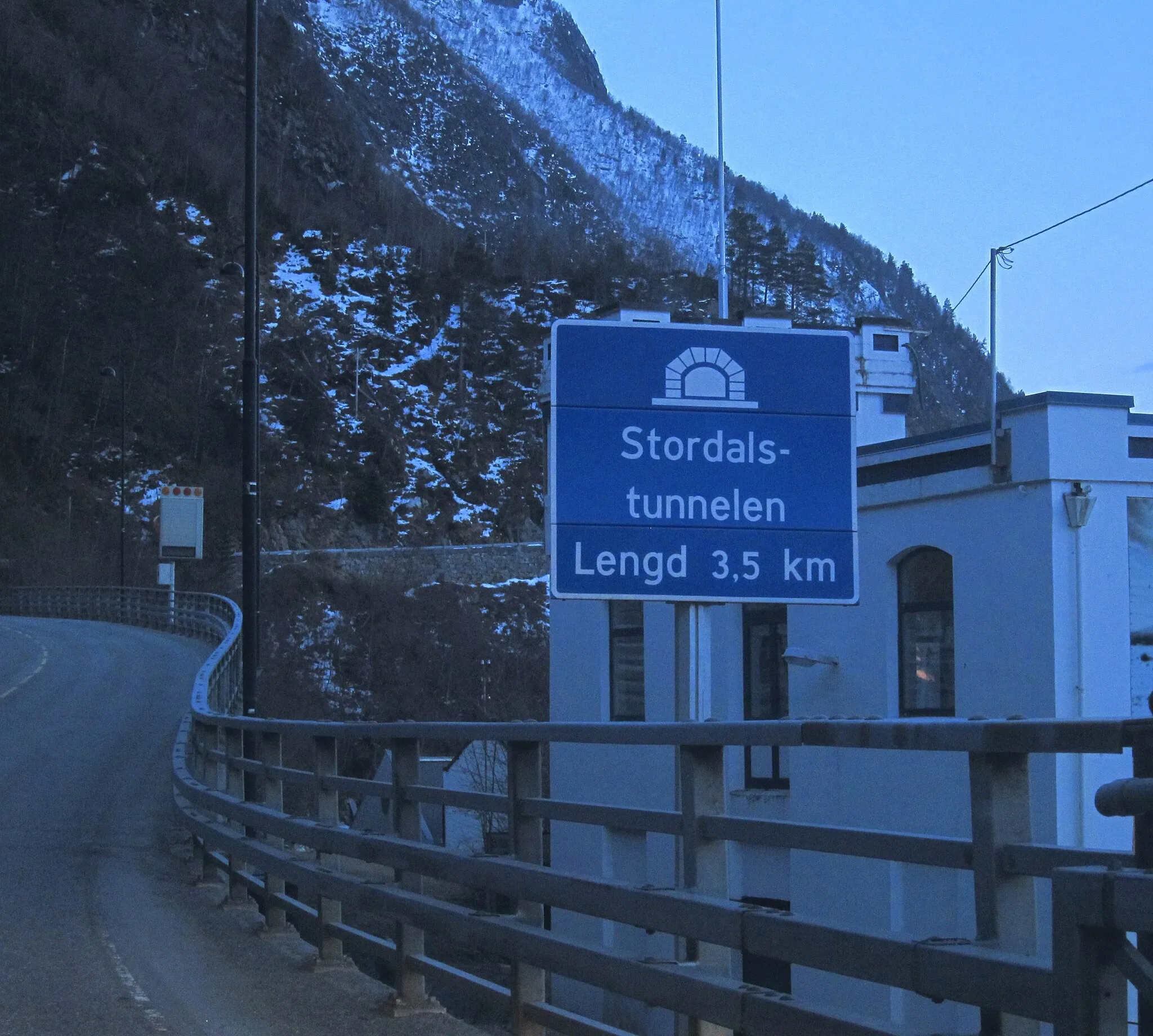 Photo showing: Dyrkorn on road 650 in Møre og Romsdal county, Norway