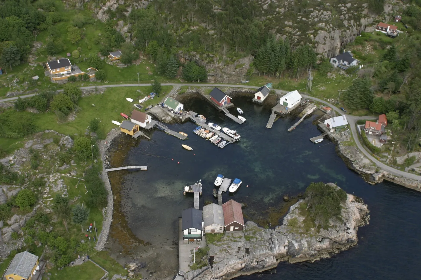 Photo showing: Havnen Keilo på øyen Geitanger, Fjell kommune - Foto A. Halvorsen