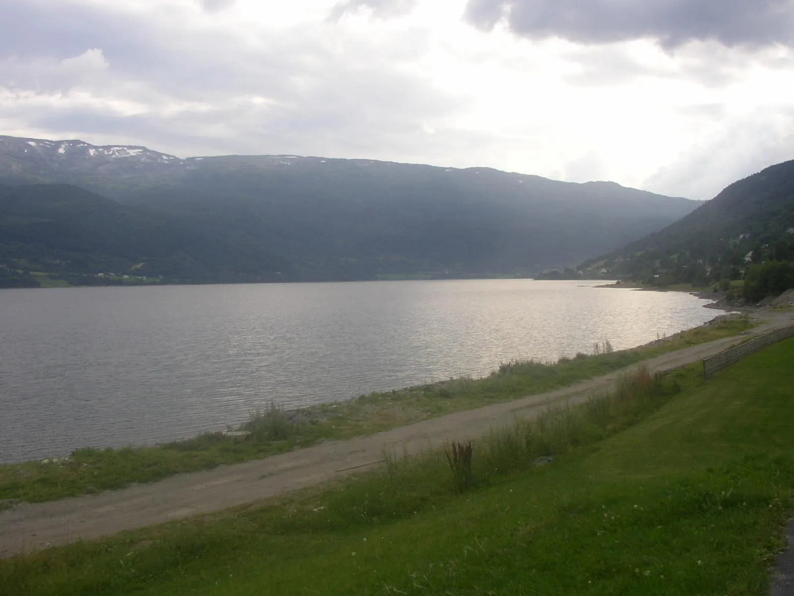 Photo showing: The lake of Voss, in Norway, in 2006.