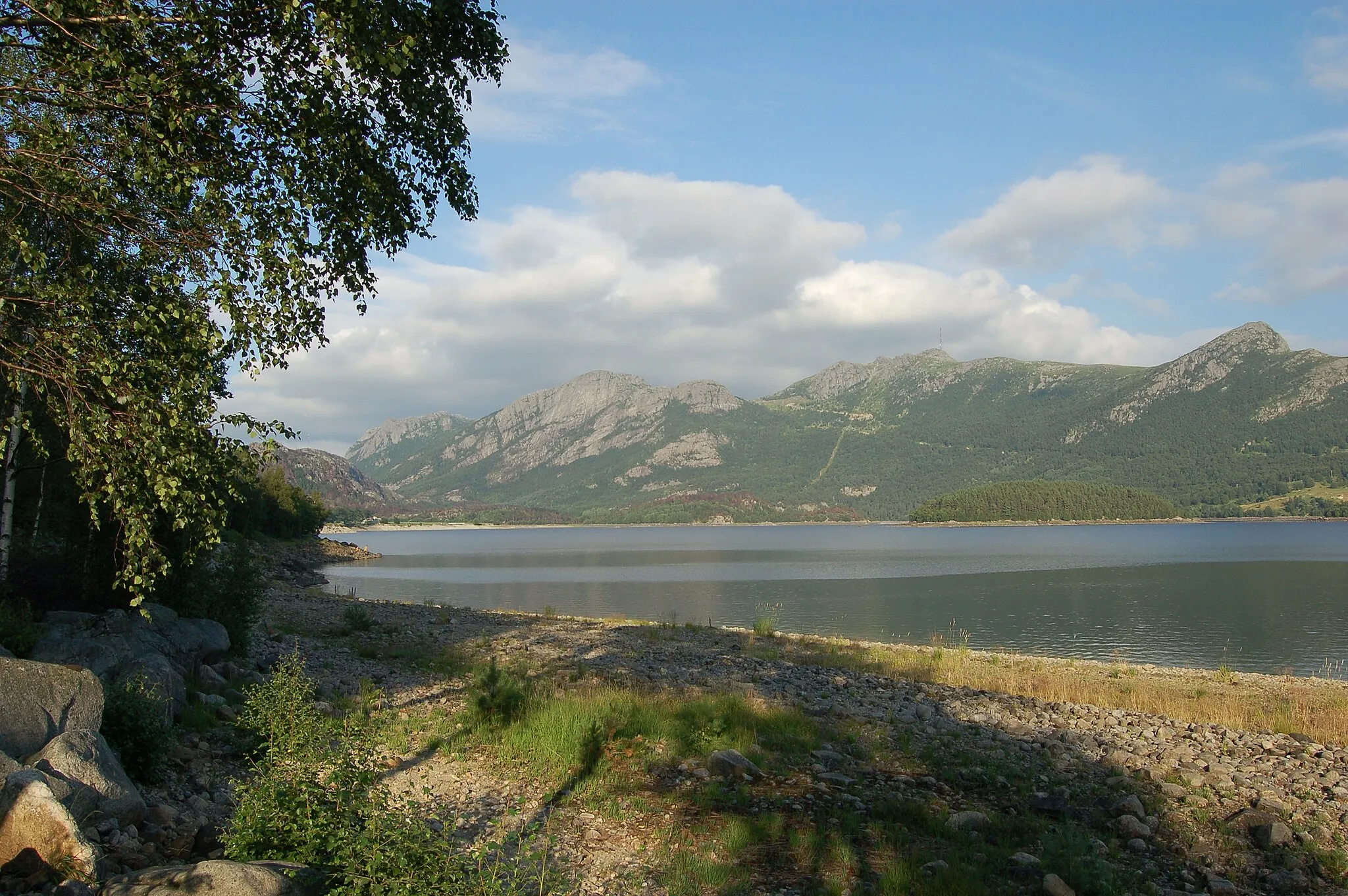 Photo showing: Oltedalsvatnet, a lake in Gjesdal, Norway