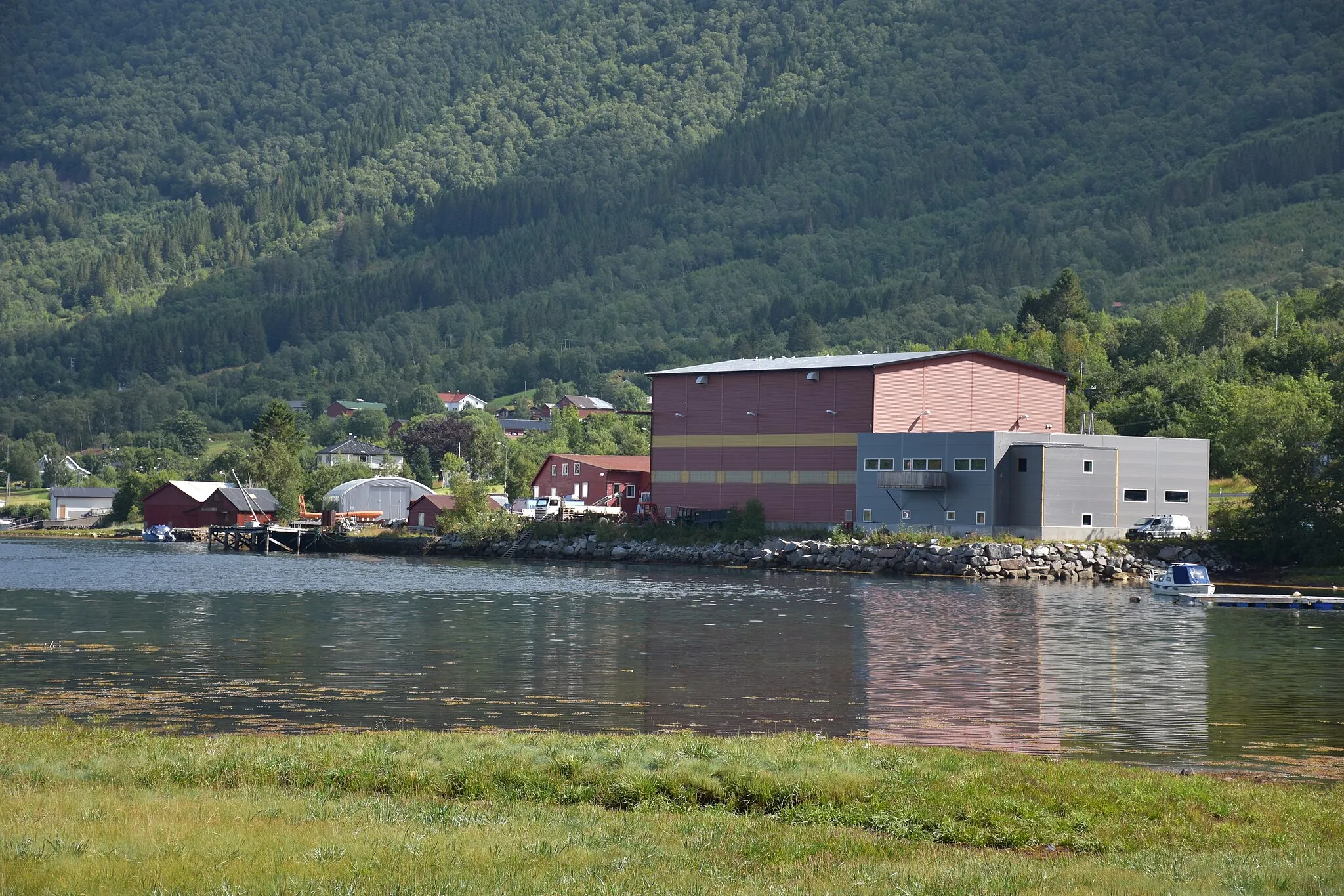 Photo showing: Tomrefjord (Tomra) i Vestnes