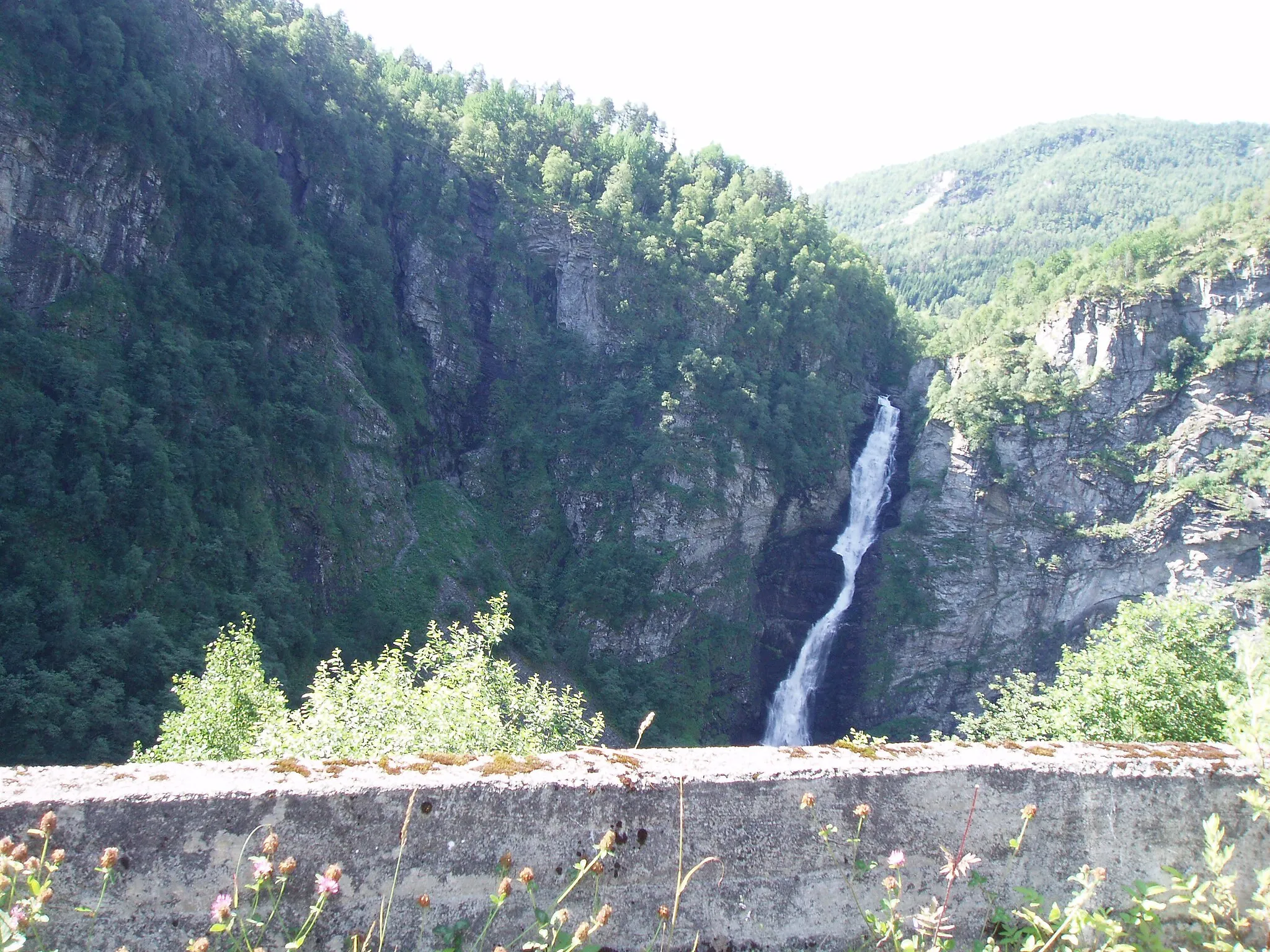 Photo showing: Stalheimsfossen at Stalheim in Voss, Norway.