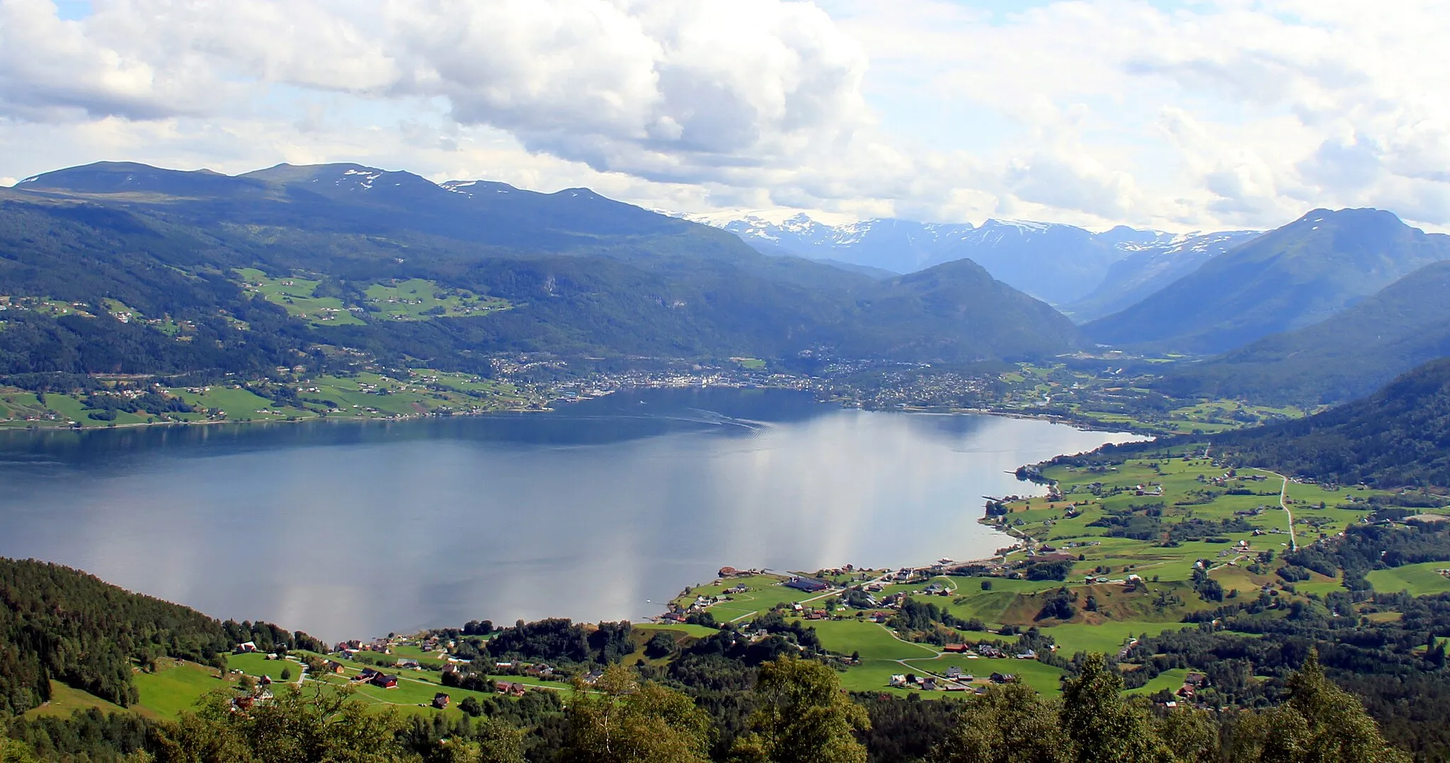 Photo showing: View of Gloppen, Gloppenfjord and Sandane, Norway