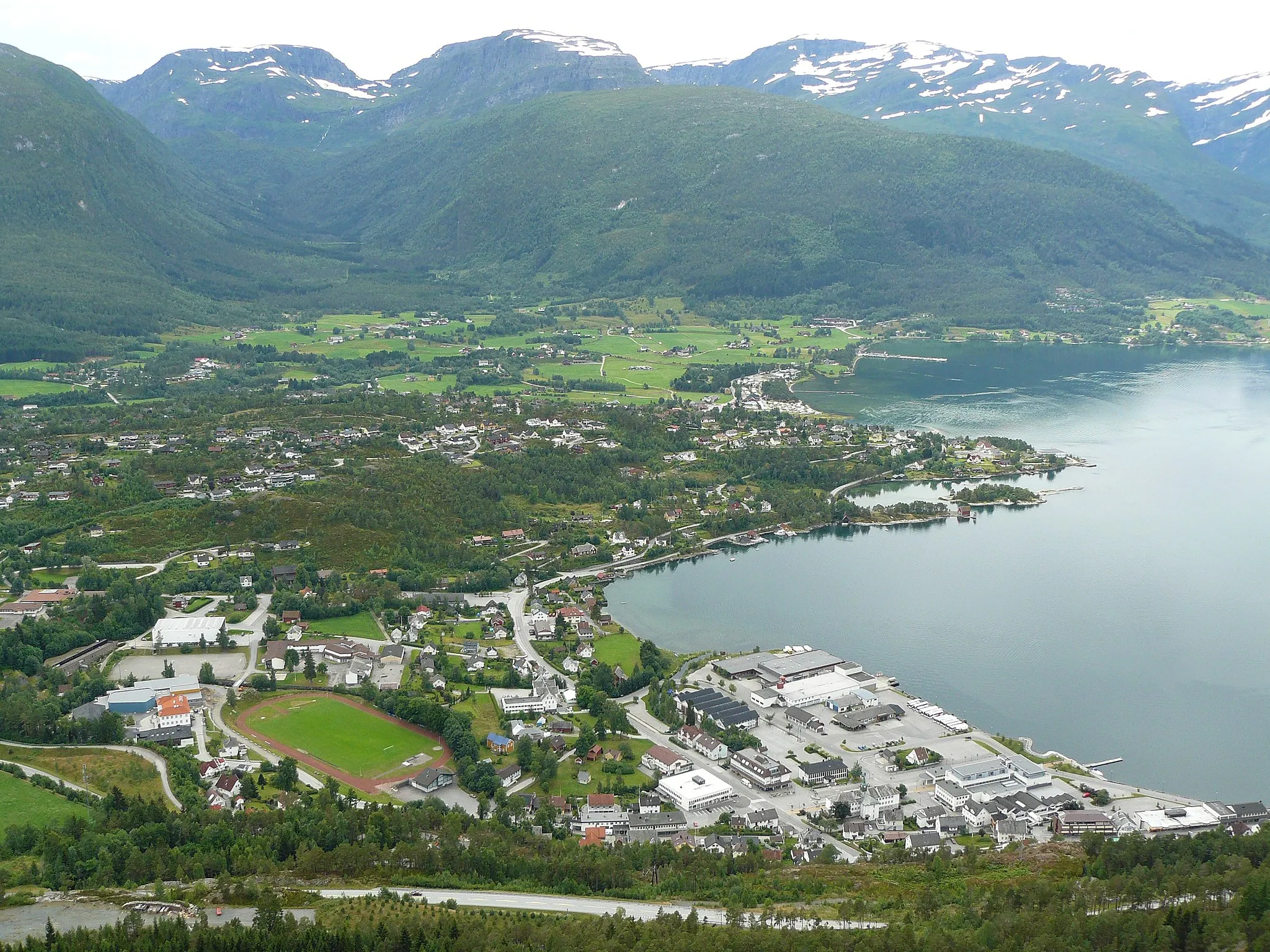 Photo showing: Sandane, Gloppen, Norway, seen from the scenic viewpiont, Utsikten