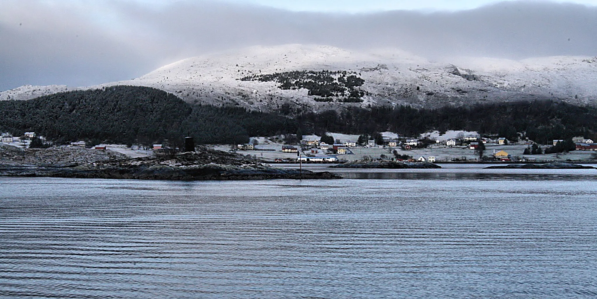 Photo showing: Torvik (Herøy municipality) Southwest Norway

February 2006