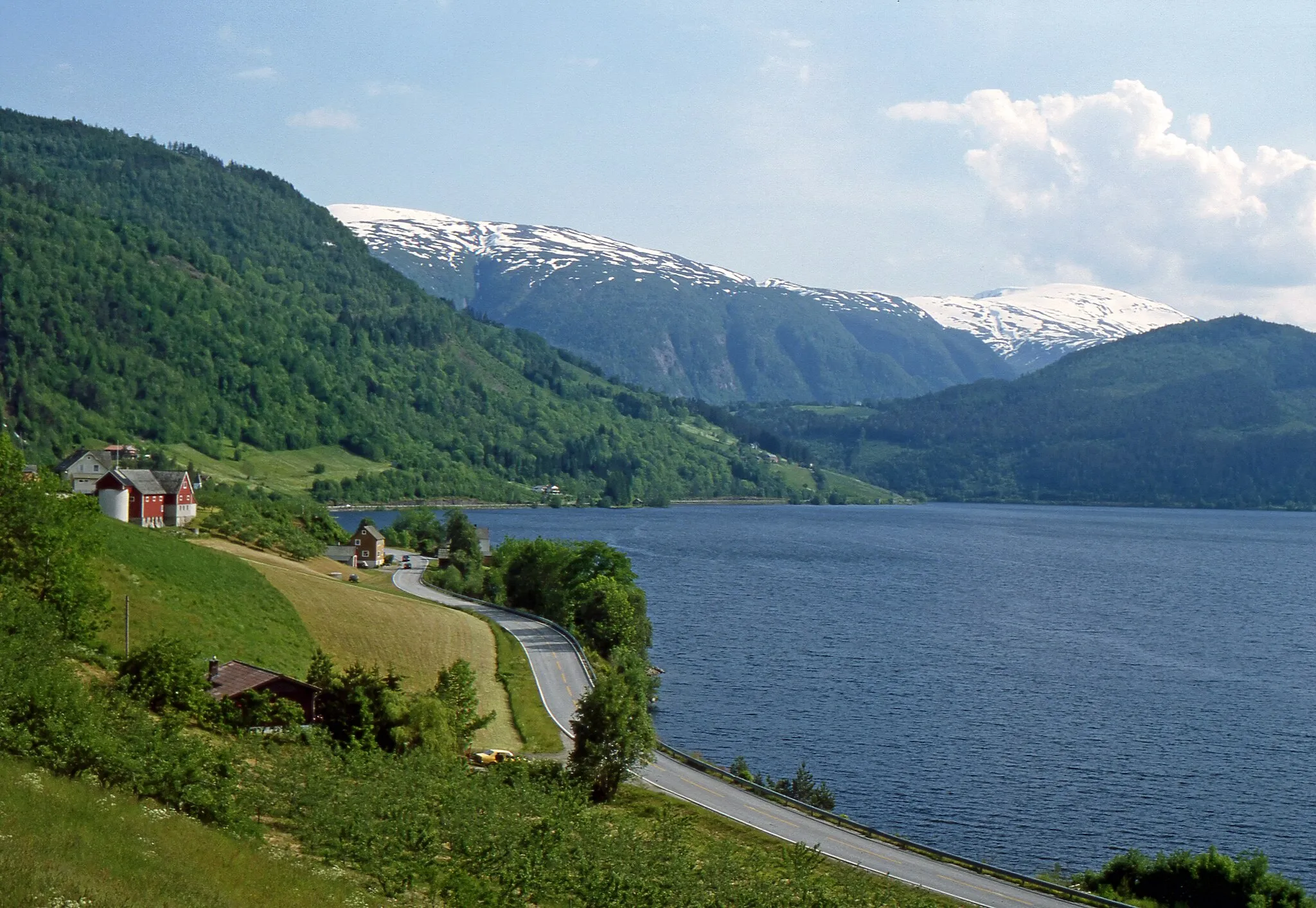 Photo showing: GRANVINSVATNET - Where Road 572 meets Hiway 13, Norway June 15, 1989