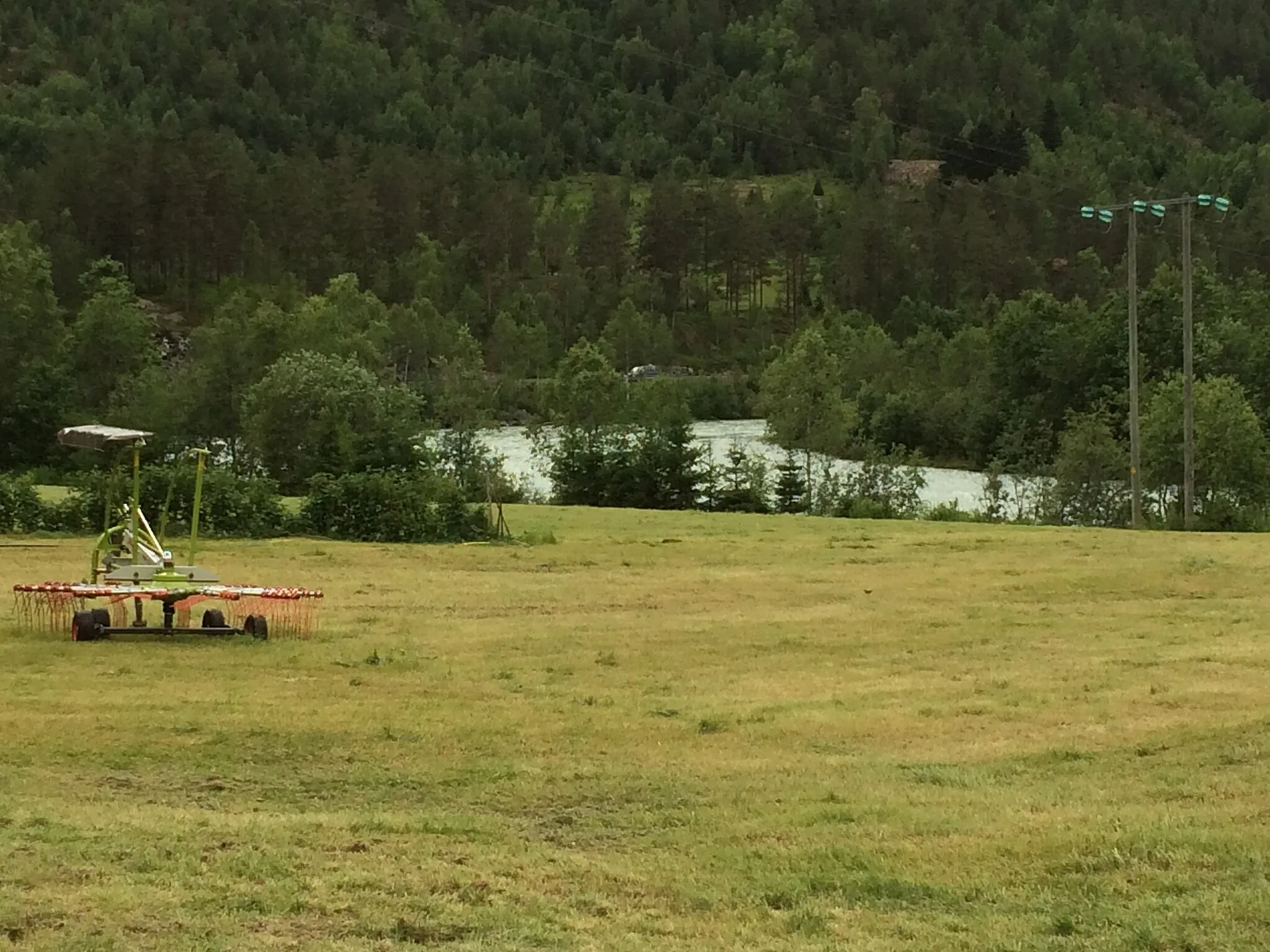 Photo showing: Fra Jostedalen, med Jostedøla i bakgrunnen