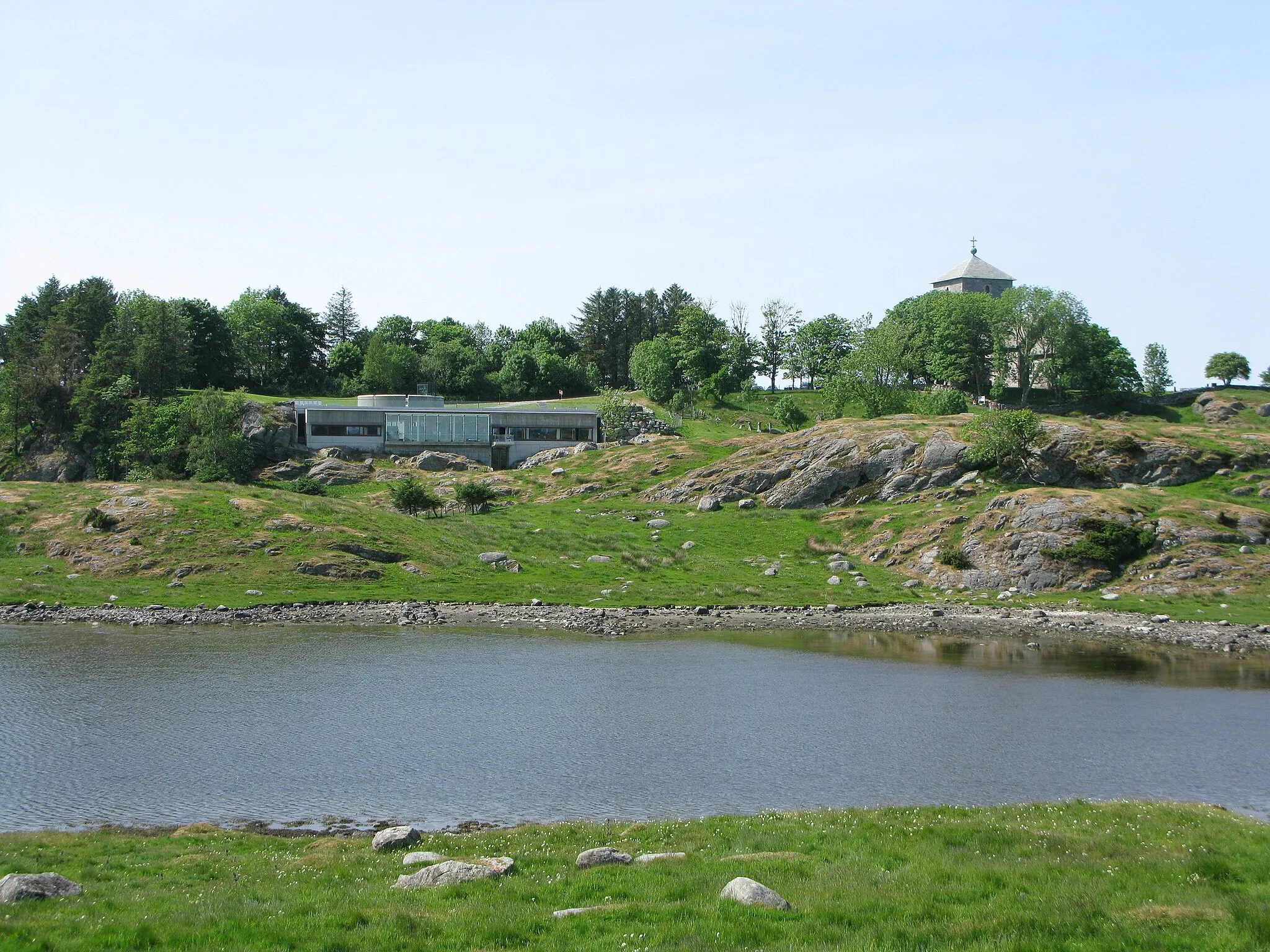 Photo showing: Nordvegen Historiesenter, Avaldsnes ble reist i 2005 for å markere at Avaldsnes er valgt som Tusenårssted i Rogaland fylke,