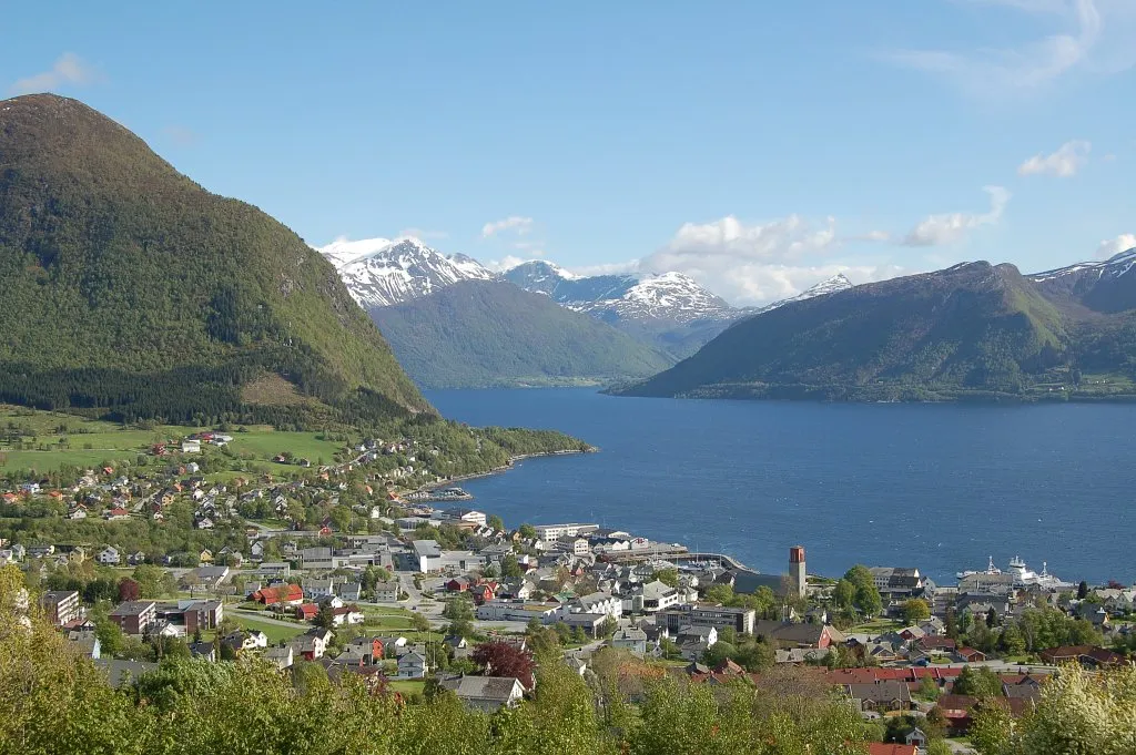 Photo showing: Volda sentrum, mai 2006.